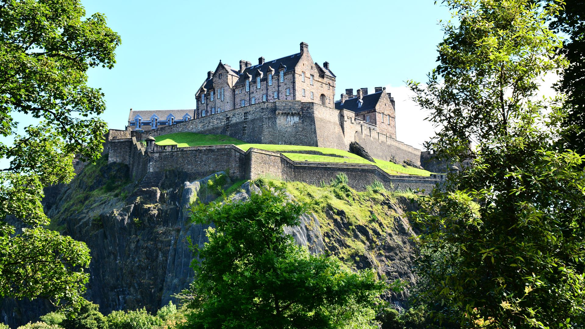 File:Edinburgh Castle, Scotland (39616917421).jpg