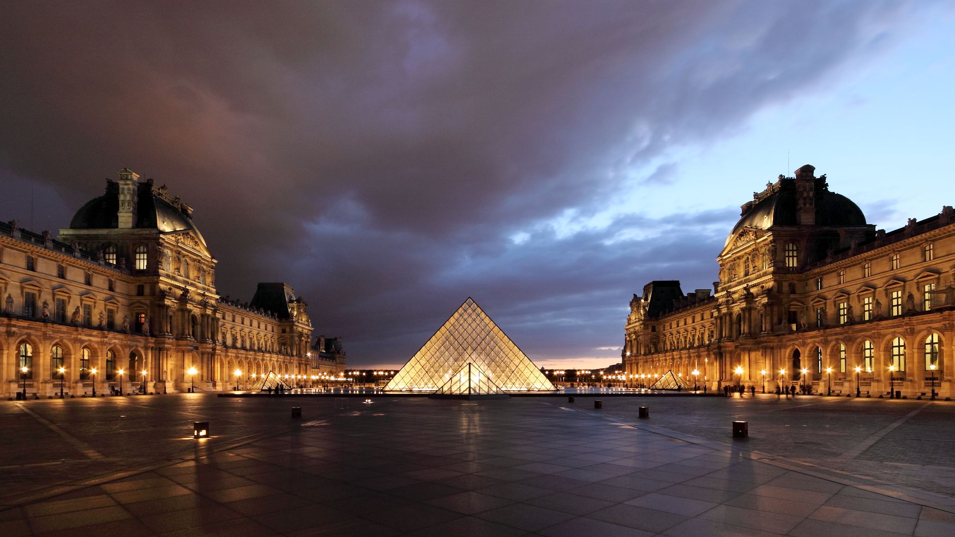 File:Louvre at dusk2.JPG