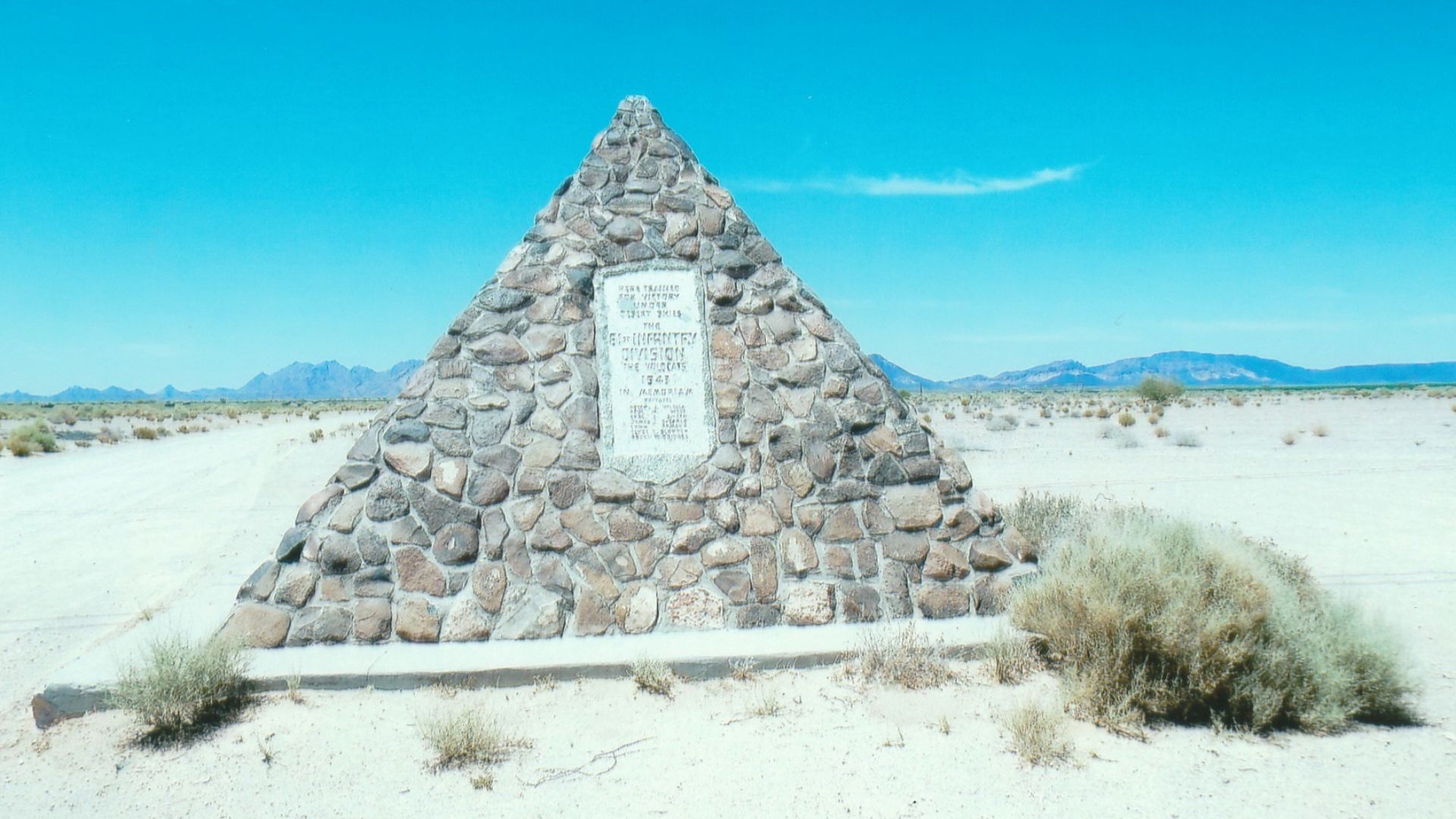File:Dateland-Camp Horn Monument-1943-2.jpg