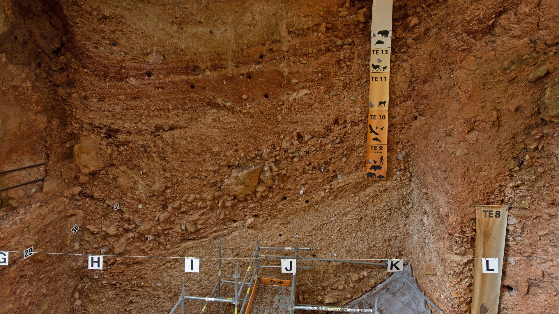 File:Sima del Elefante 1.jpg