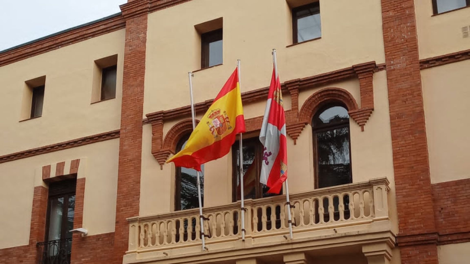 File:Colegio de la Asunción, Valladolid 01.jpg