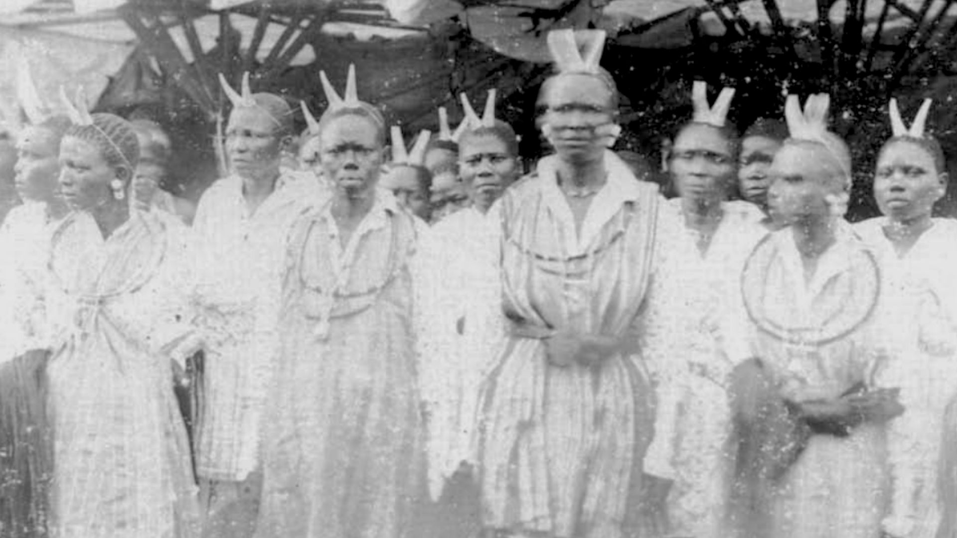 File:Female officers amazons in Dahomey.png