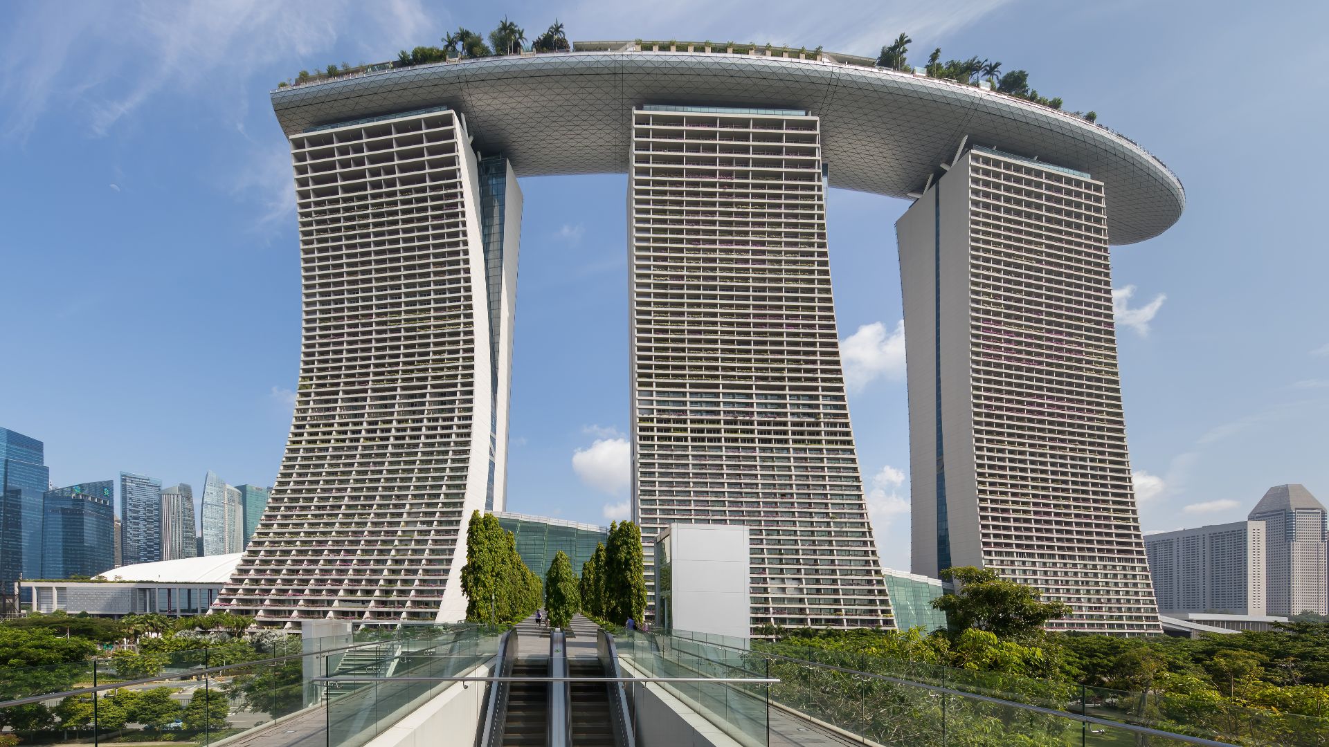 File:Marina Bays Sands Hotel from the bridge connecting to the Gardens By The Bay in Singapore.jpg