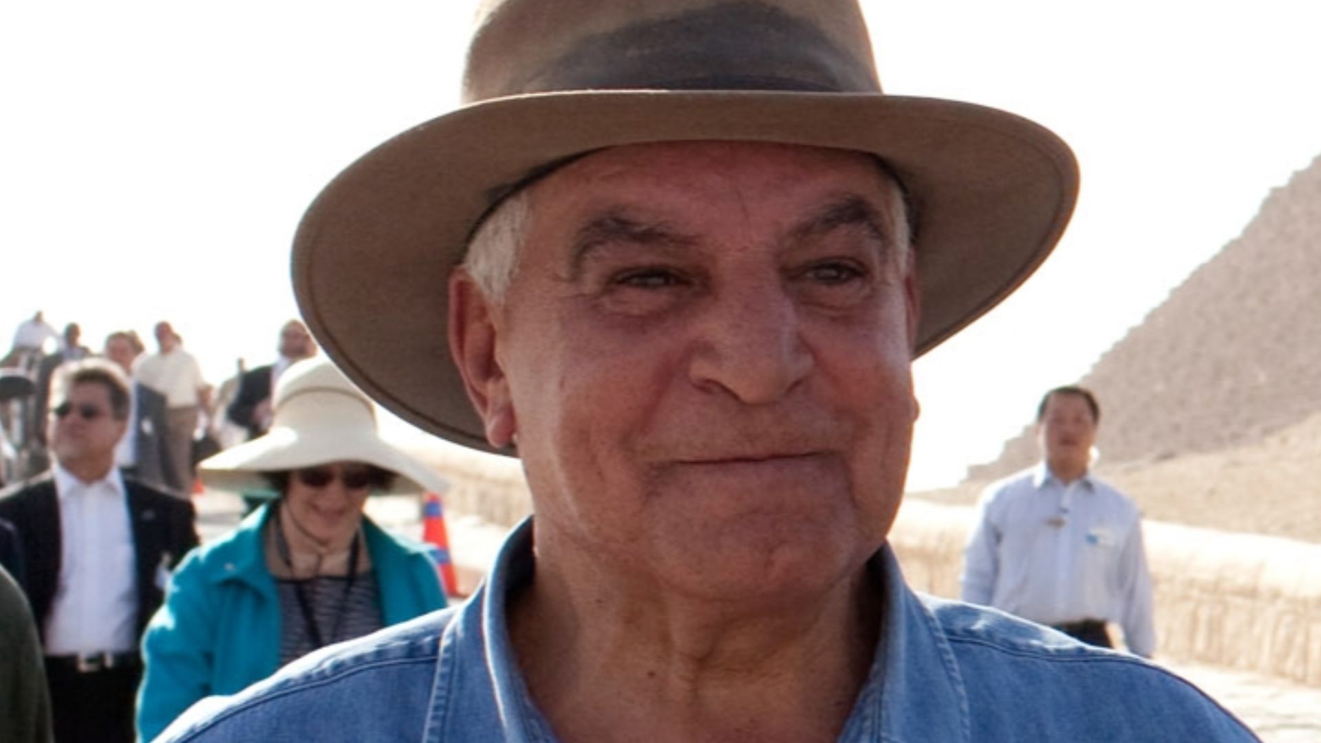 File:Hawass.jpg