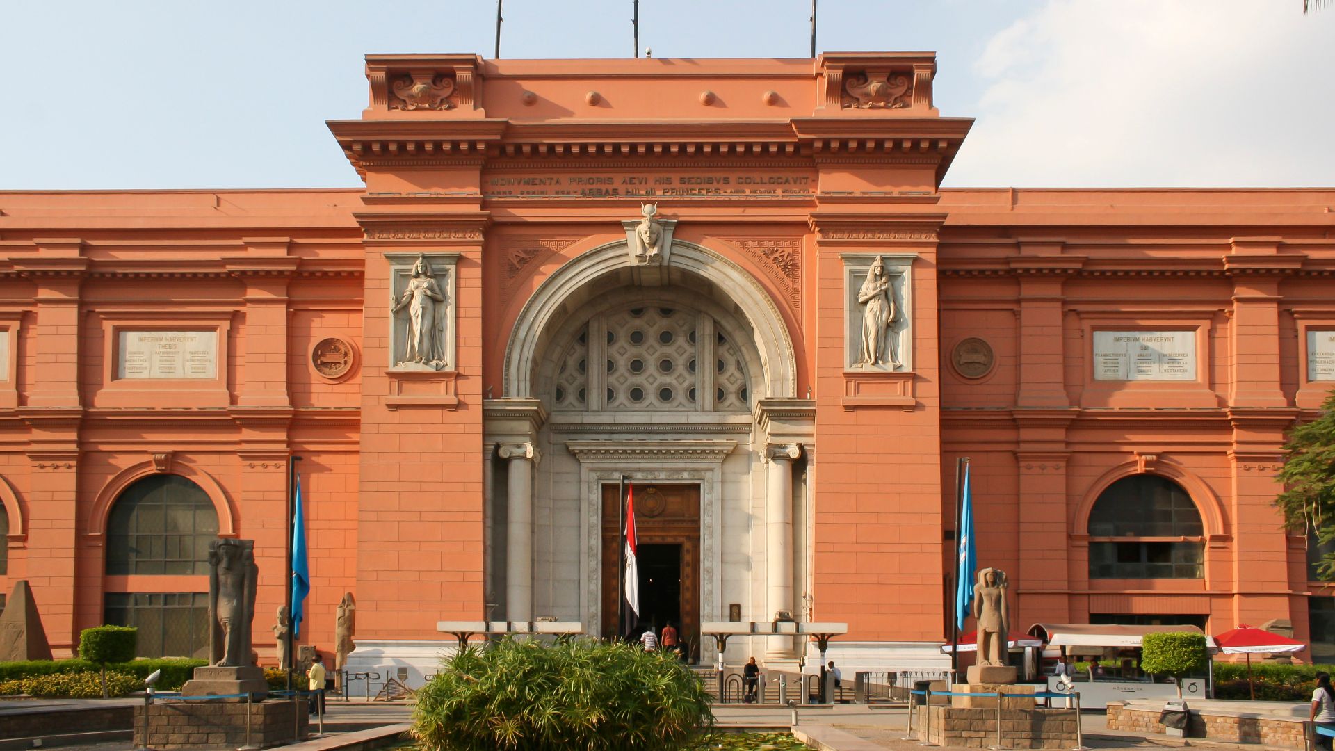 File:Facade of the Egyptian Museum, Tahrir Square, Cairo, Egypt1.jpg
