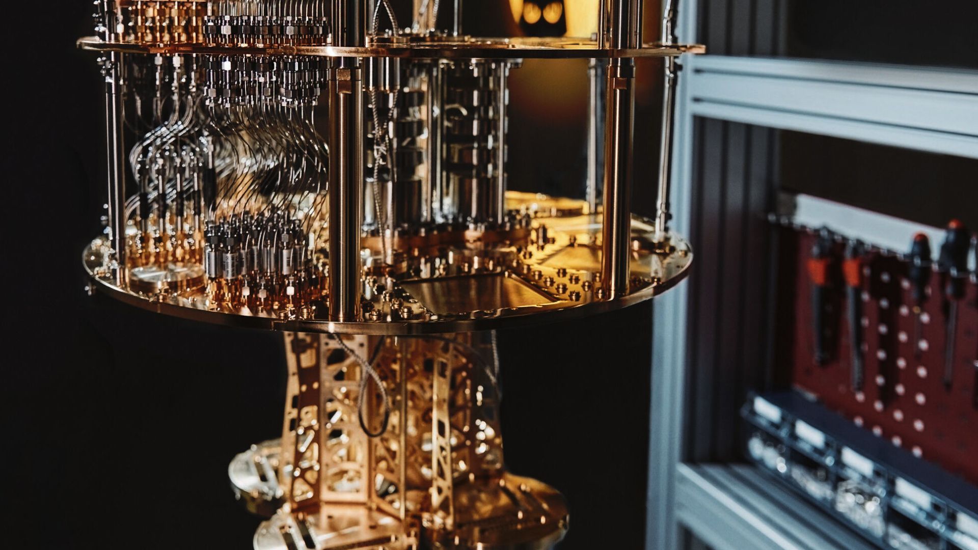 File:Alice and Bob Cryostat.jpg