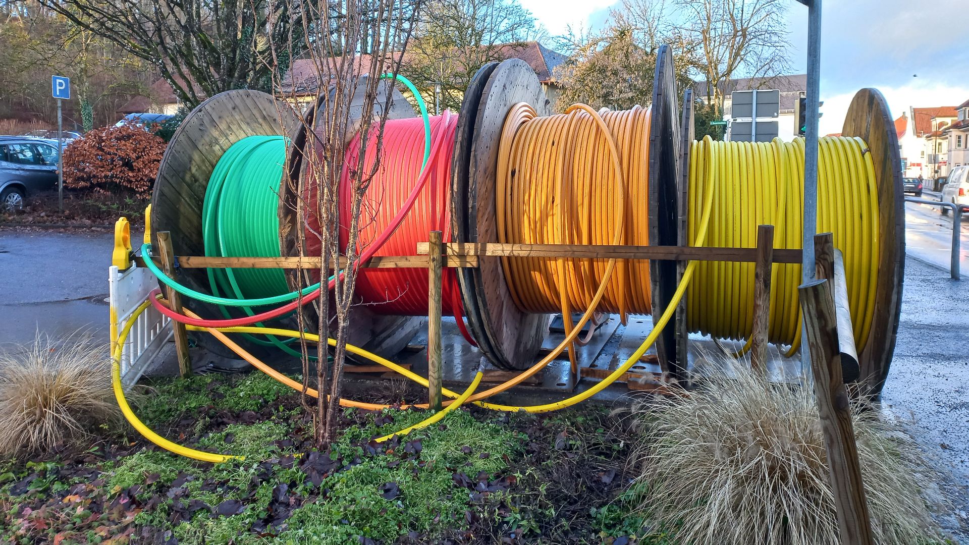 File:Bad Waldsee-Cable reels-Optical fiber cables-01ASD.jpg