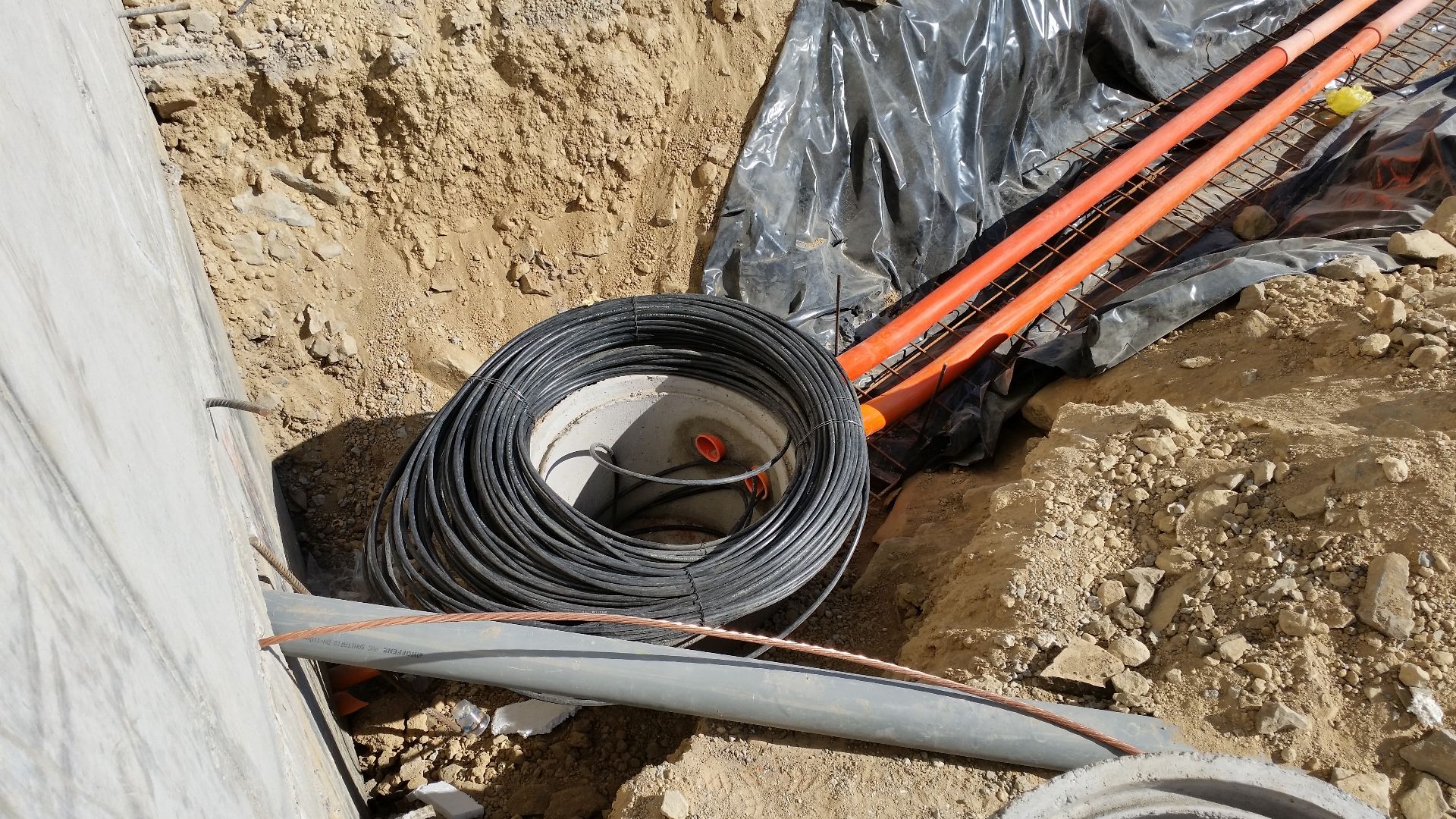 File:Fiber optic cable installation (rubin-20170124-101126).jpg