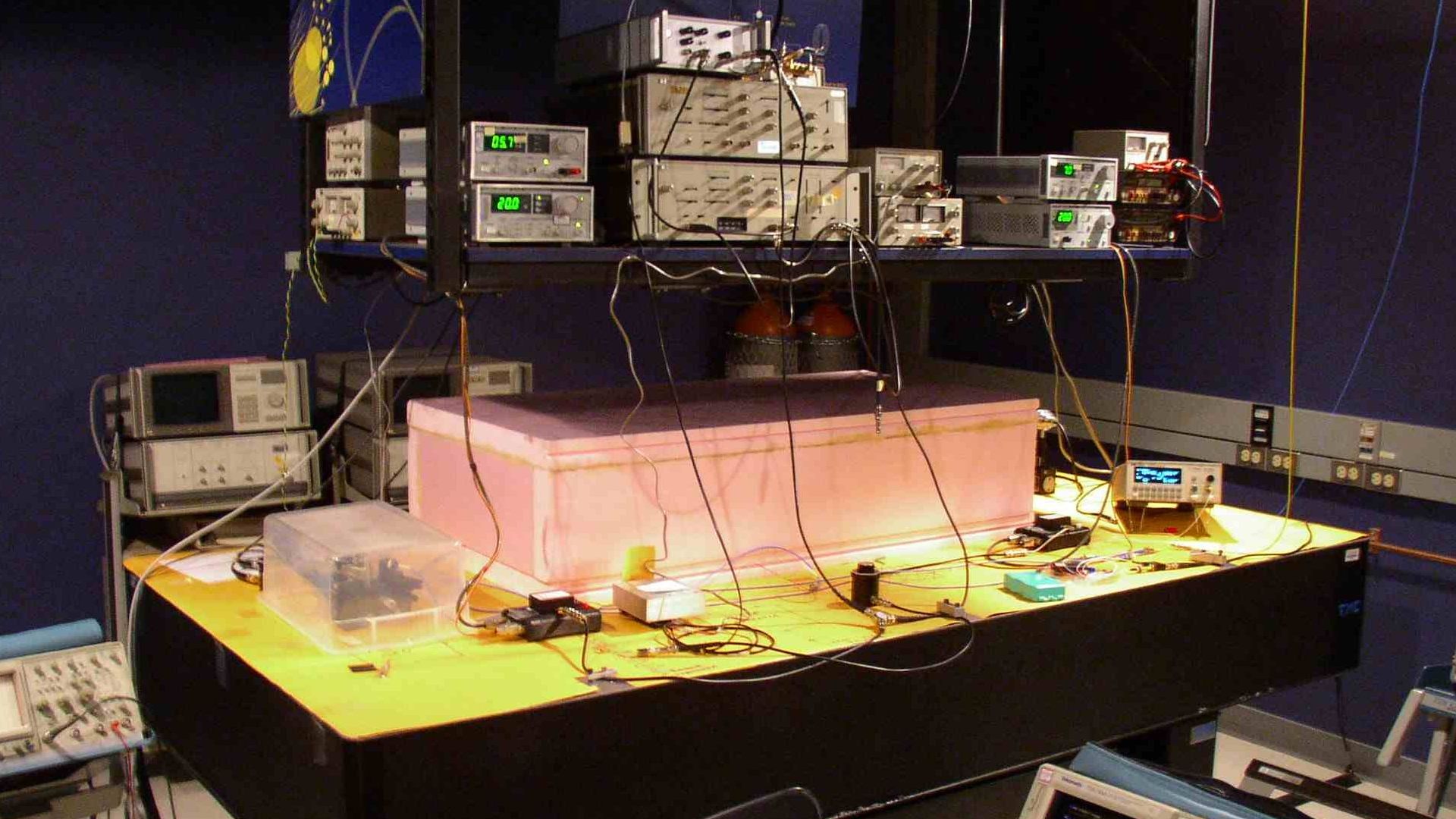 File:Alice in BBN laboratory - DARPA Quantum Network, January 2003.jpg