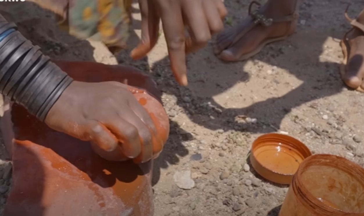 Otjize: Red Cloak Of Identity