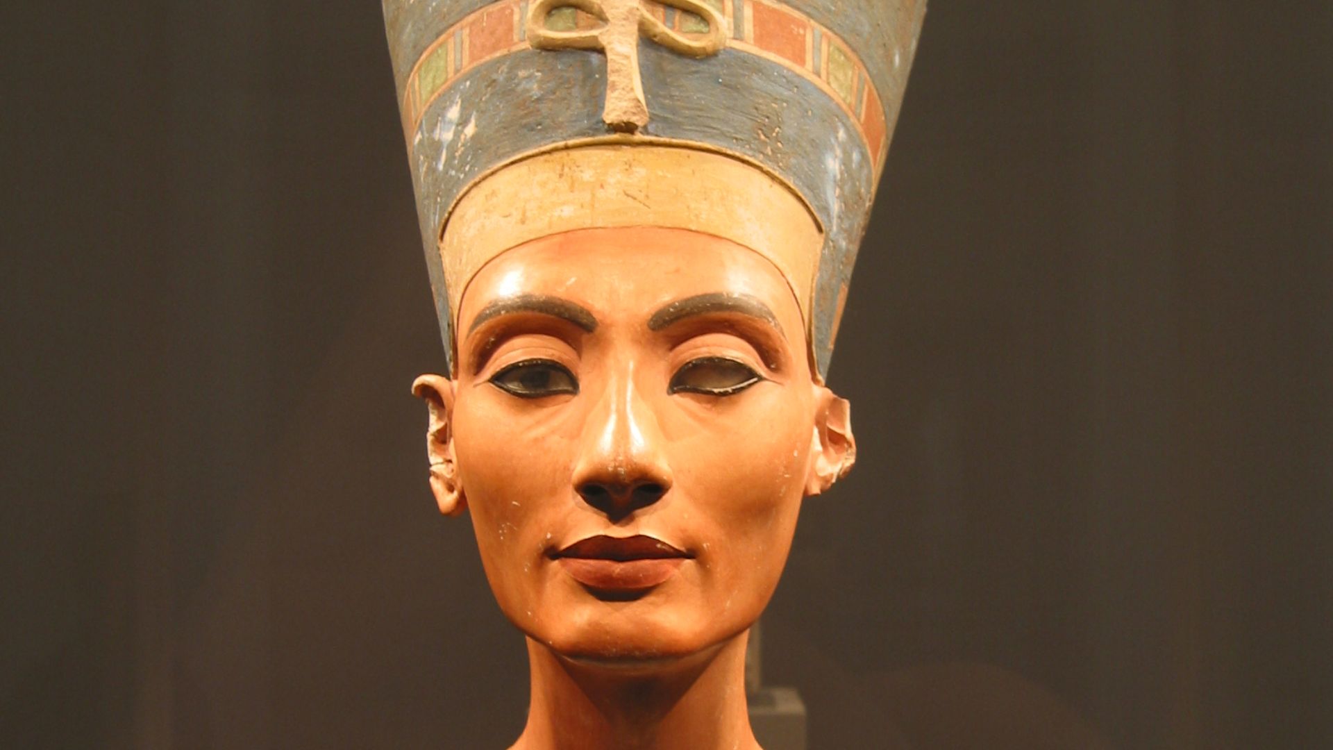 File:Nefertiti bust (front).jpg