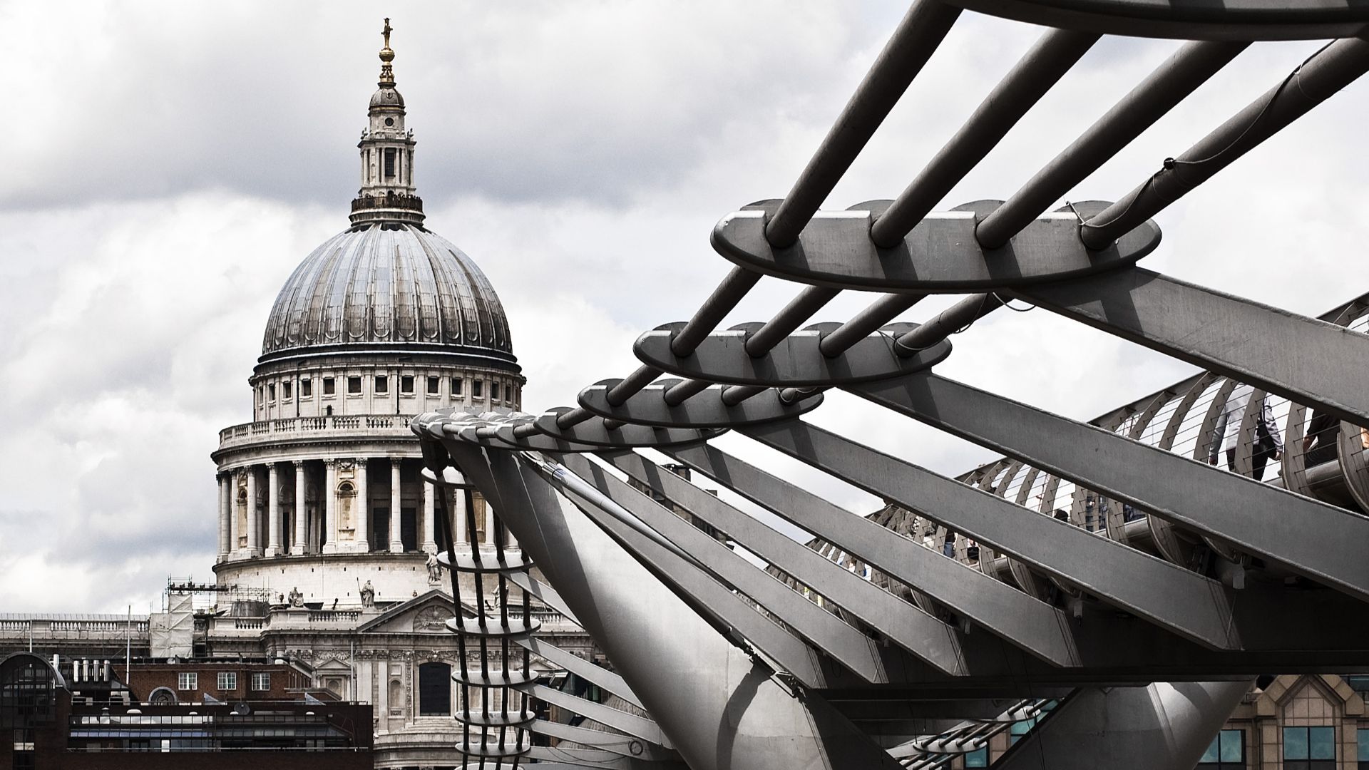 File:St Pauls Cathedral and Millennium Bridge.jpg
