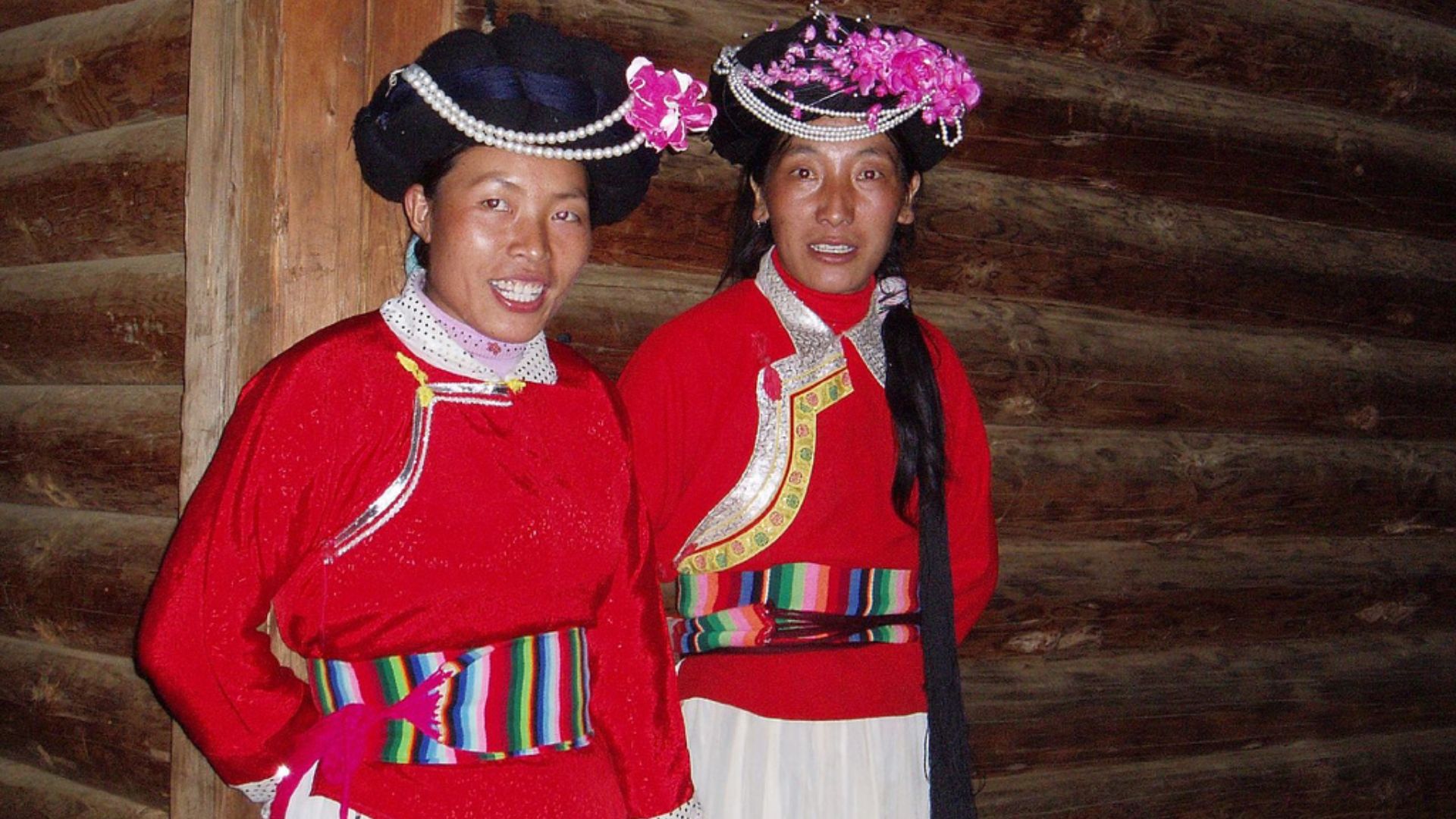File:Mosuo girls.jpg