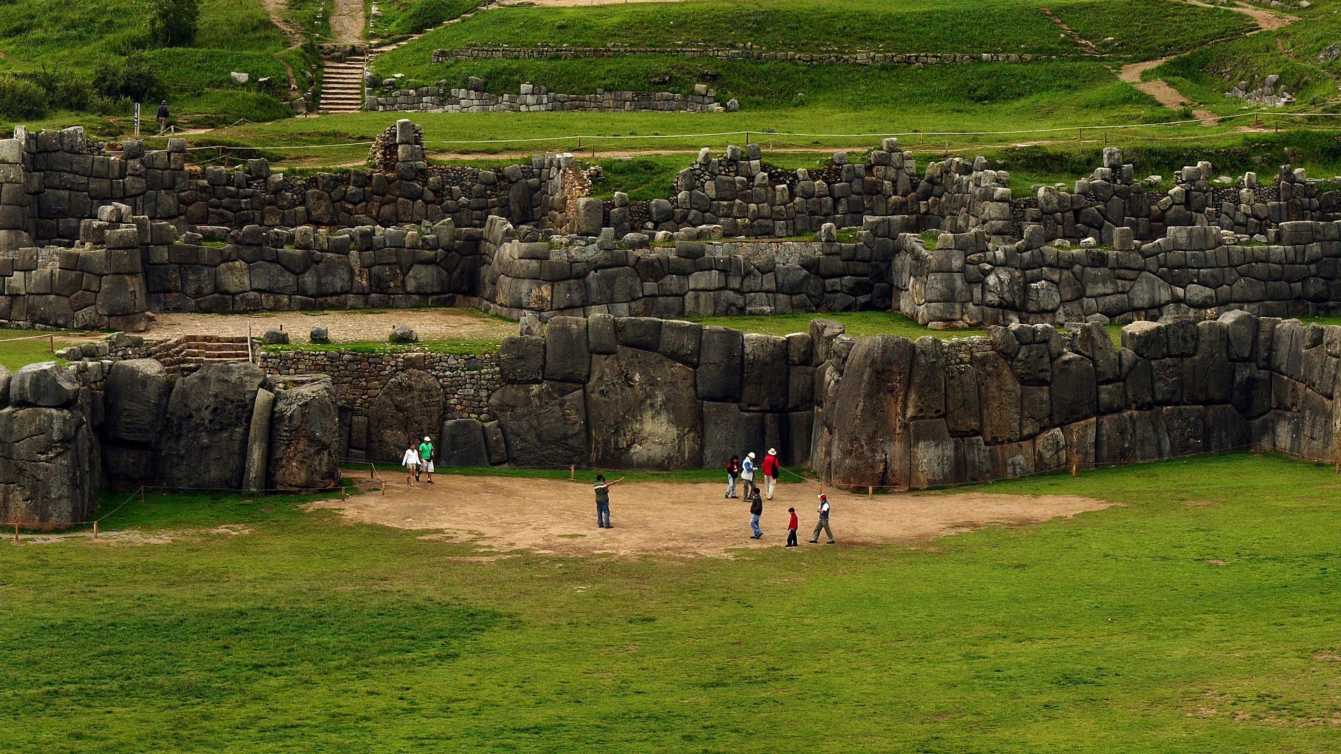 File:Sacsayhuamán Décembre 2006 - Vue Panoramique - Pleine résolution.jpg