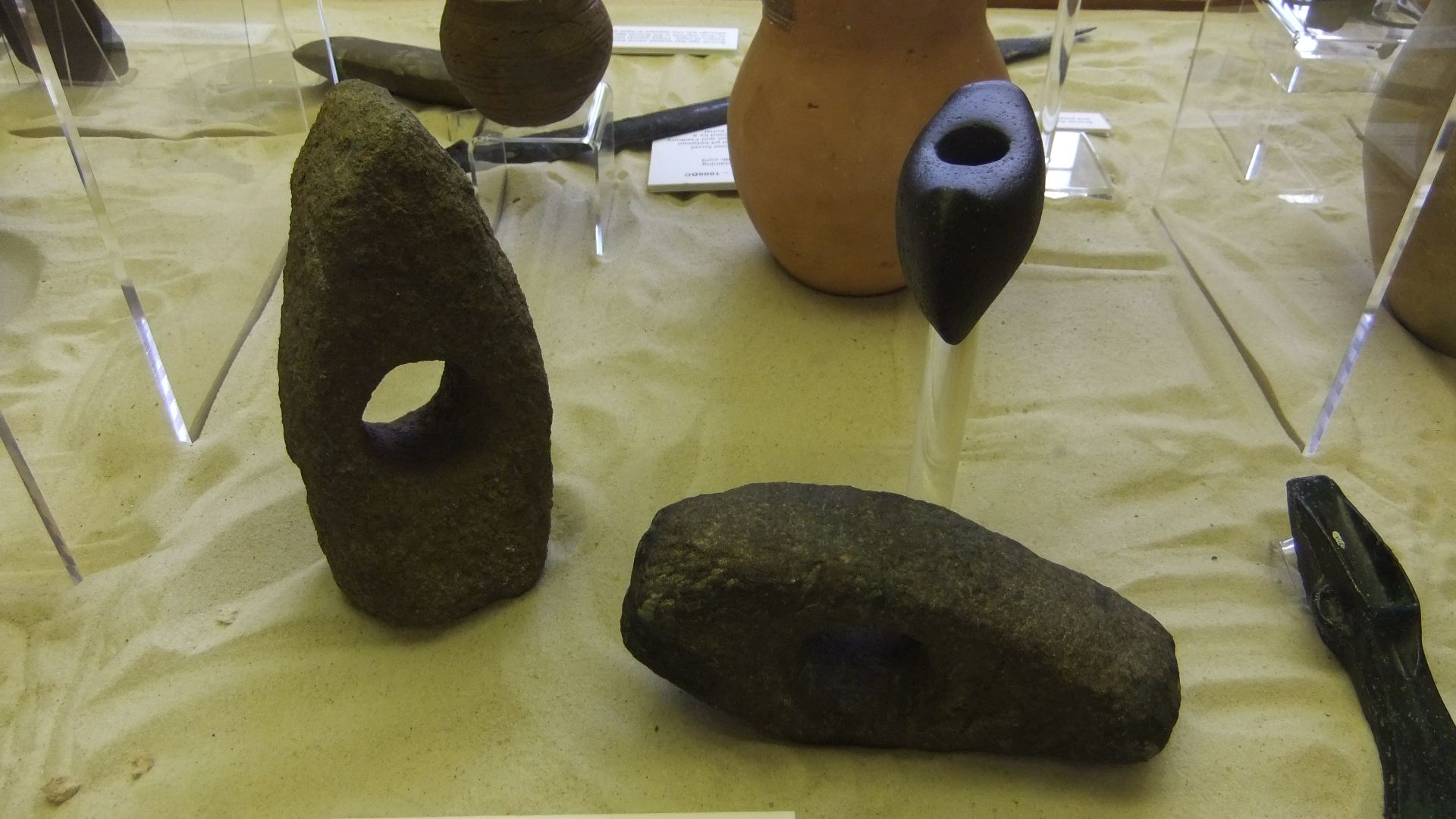 File:Bronze Age stone hammers, Worcester City Art Gallery & Museum, England - DSCF0750.JPG