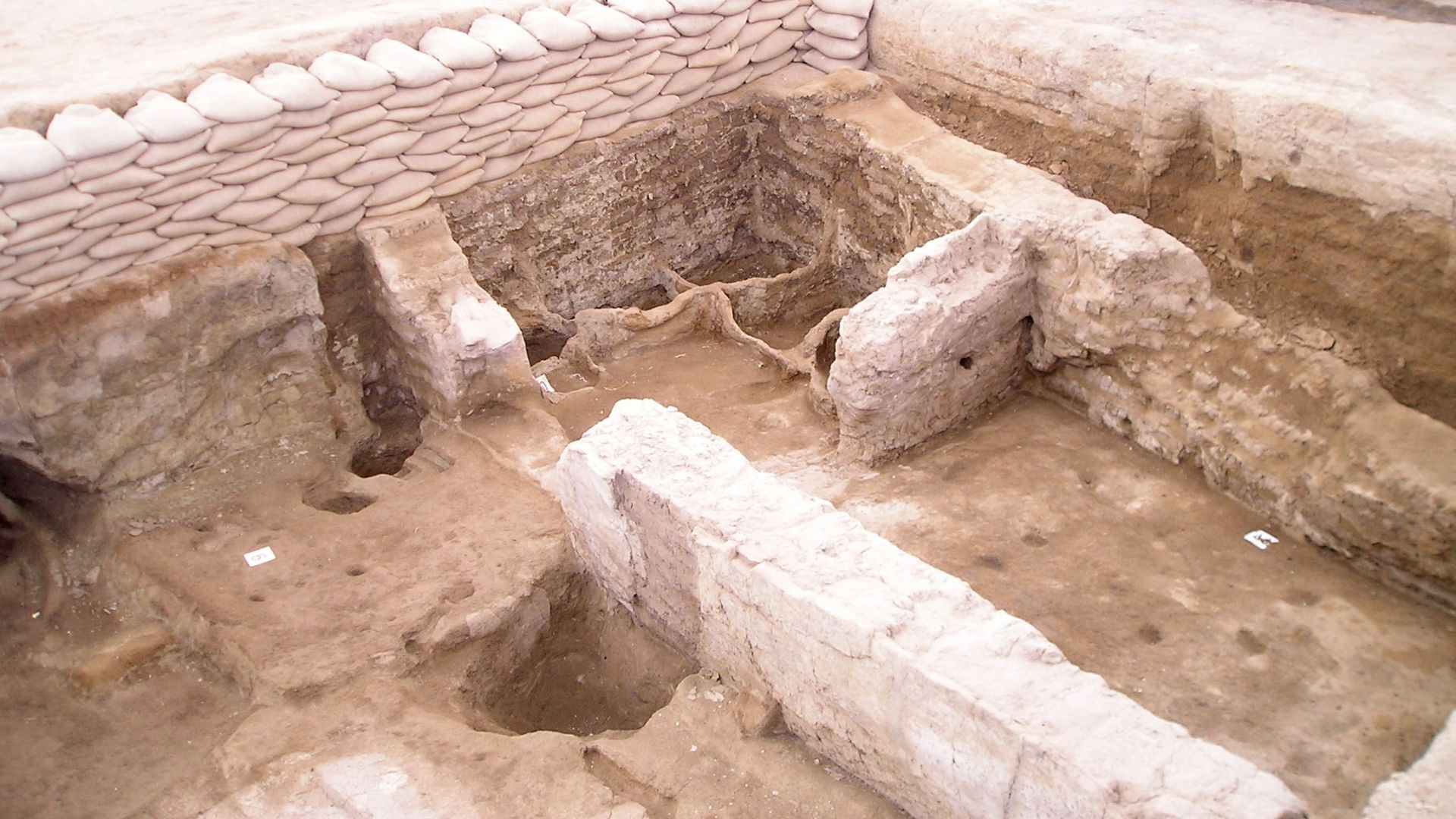File:Çatalhöyük view 6.jpg