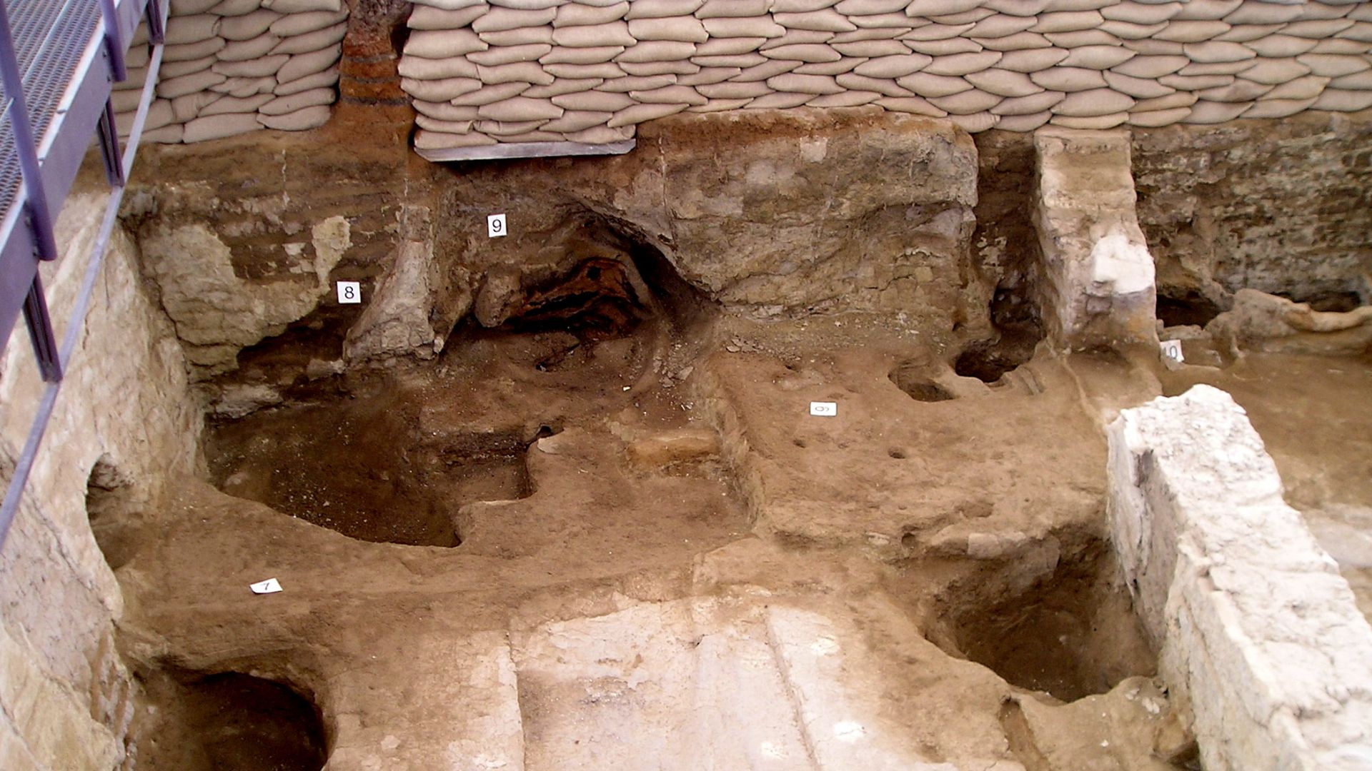 File:Çatalhöyük view2.jpg