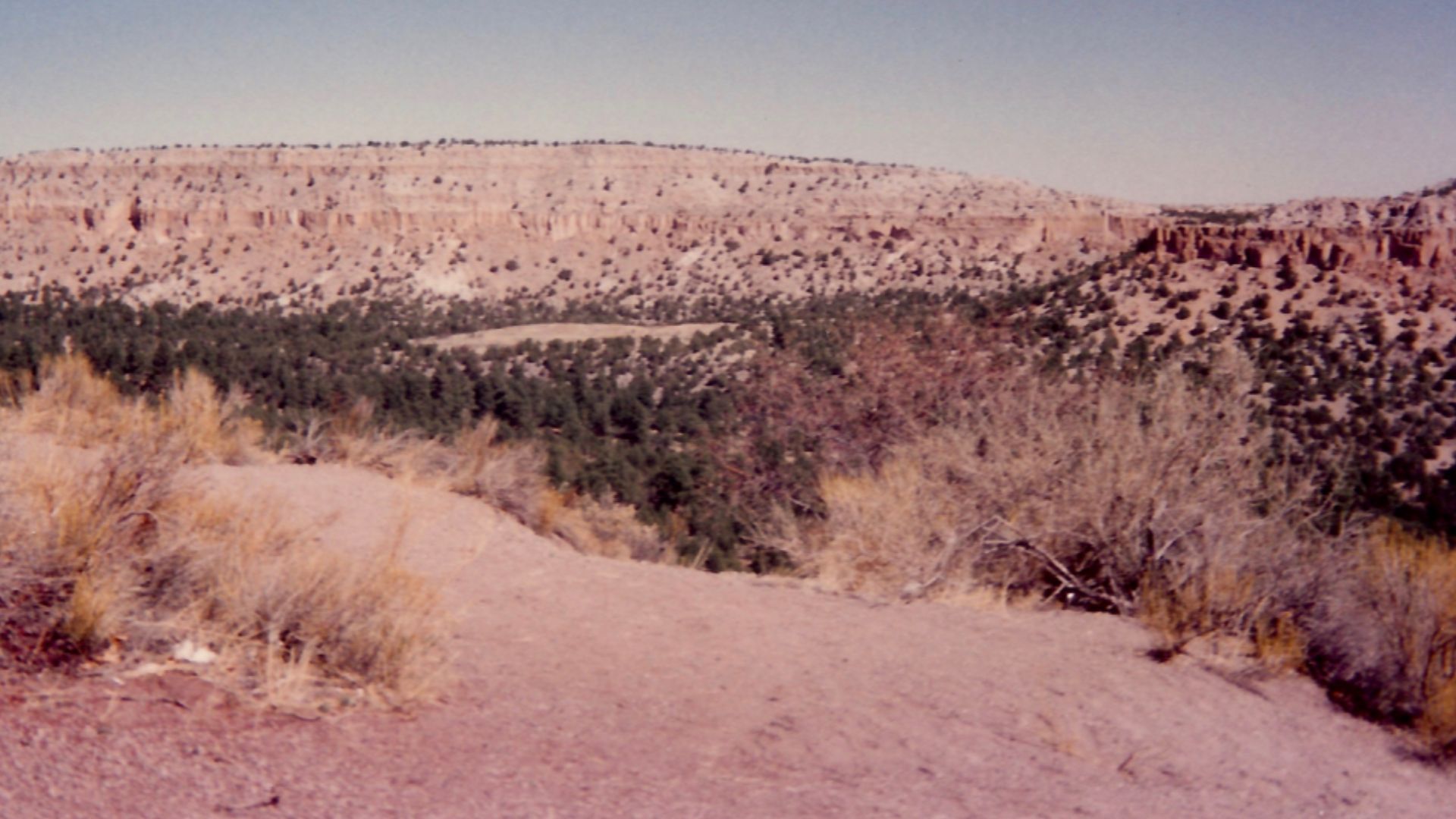 File:New Mexico March 1996 - Puebloan Structures 03.jpg