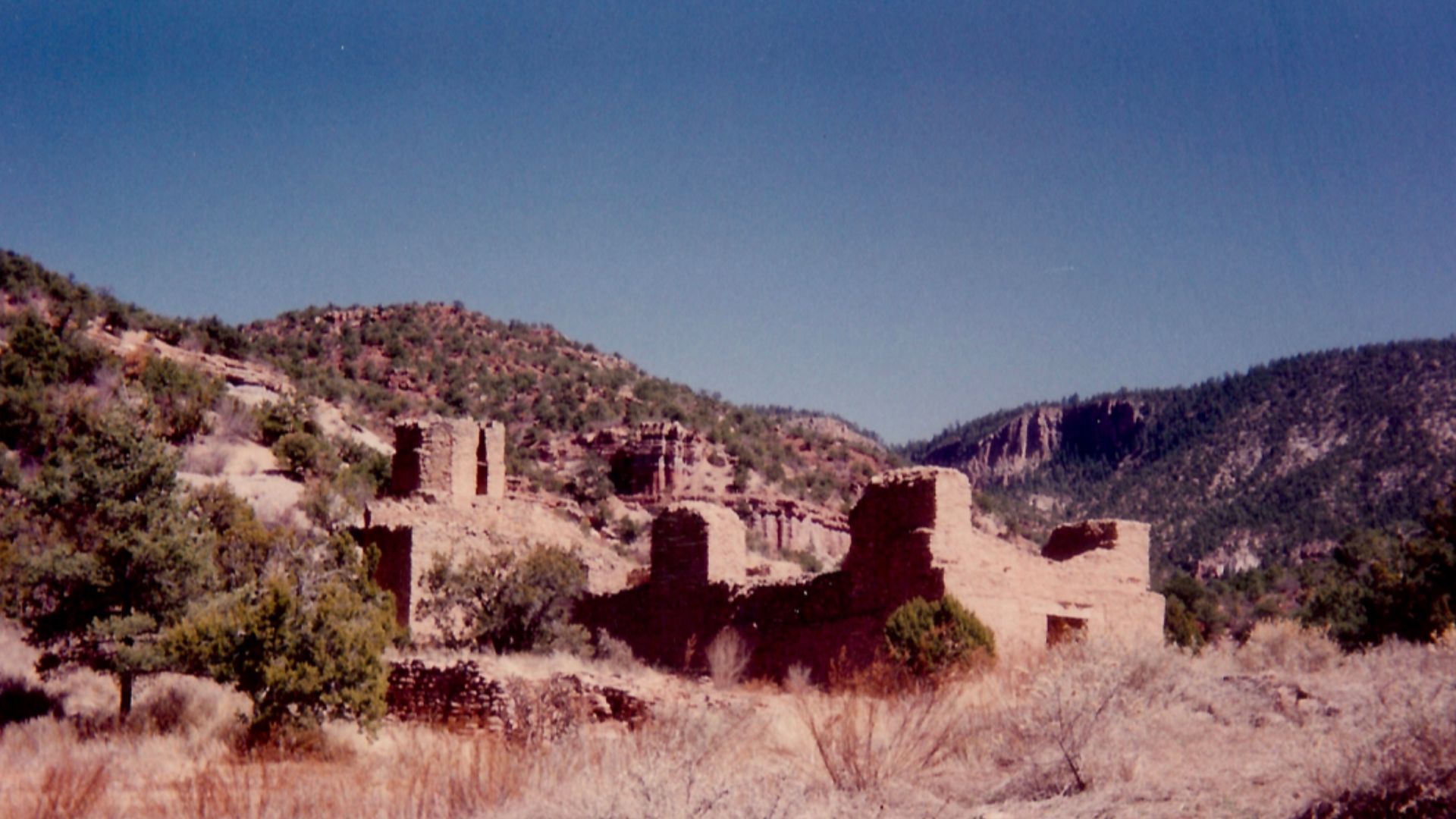 File:New Mexico March 1996 - Puebloan Structures 01.jpg