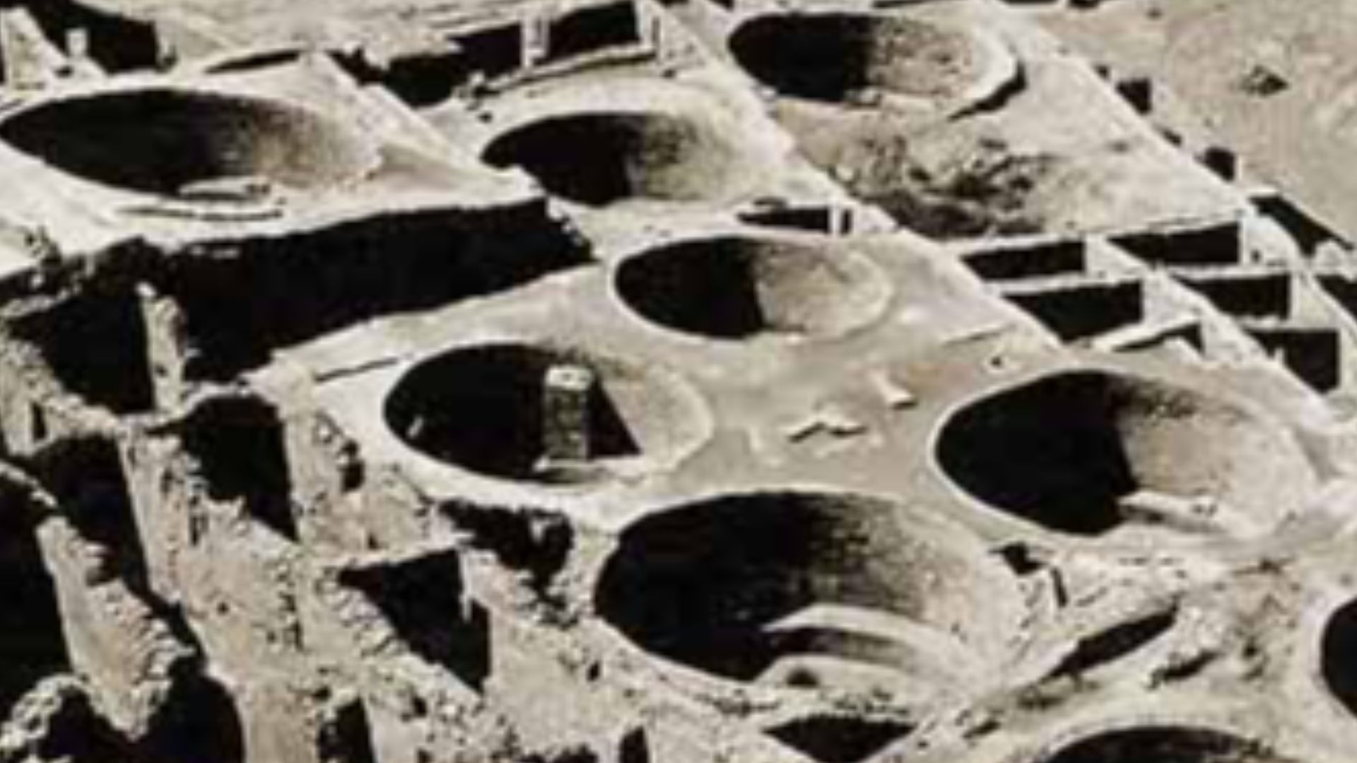 File:Kiva Chaco Canyon NM.jpg