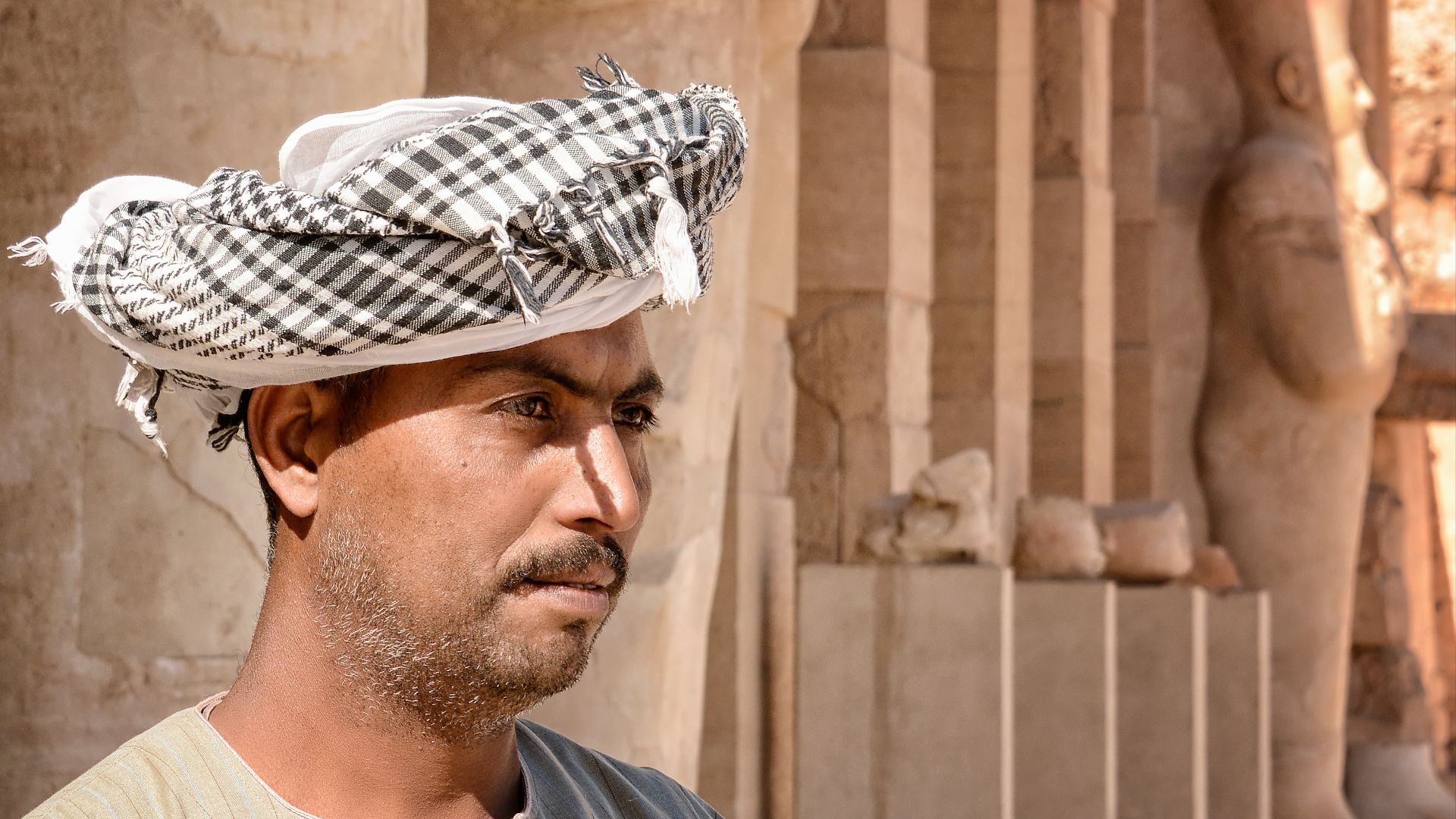 File:Valley of the Kings 1.jpg