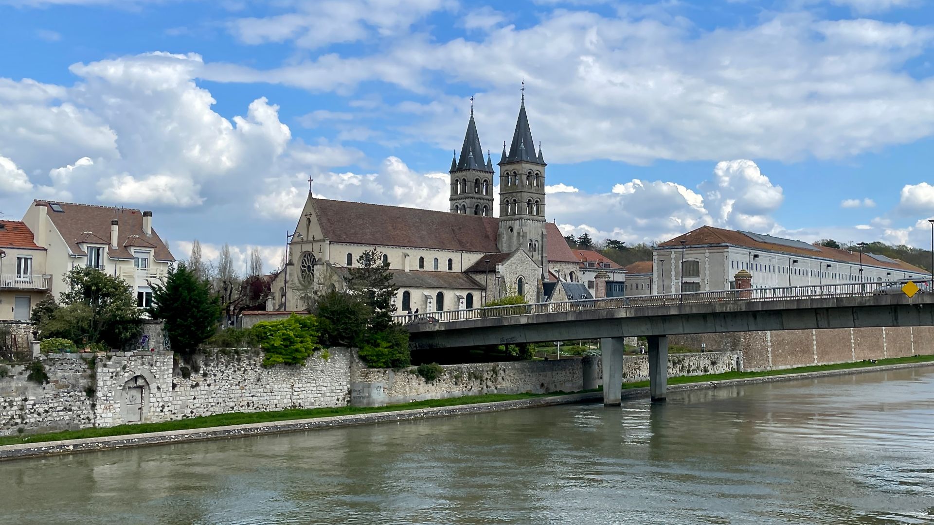File:Melun - collégiale (2023).jpg