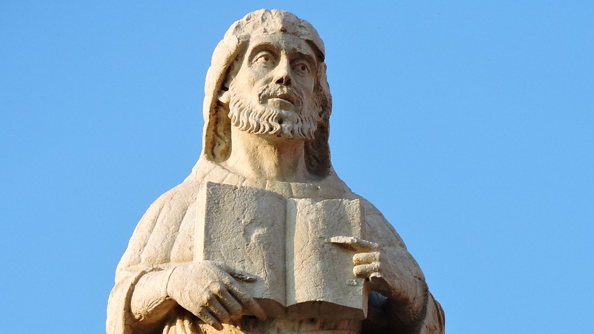 File:Pliny the Elder, Loggia del Consiglio, Piazza dei Signori, Verona (37520060770).jpg