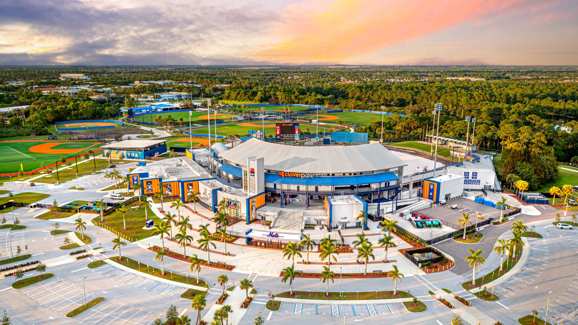 File:Clover Park Photo by Jonathan Puello.jpg