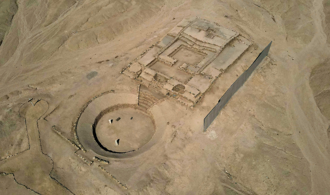 2225394785 - An Aerial View Of The Ancient City Of Penico (2)