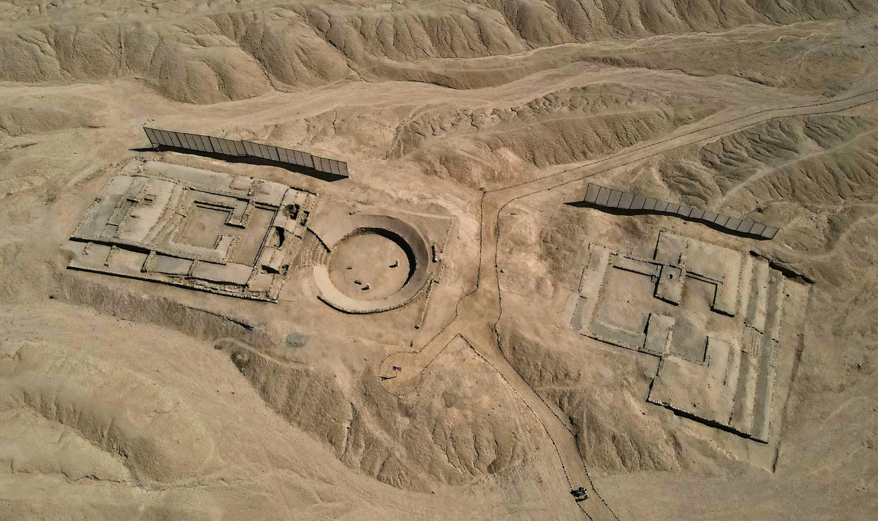 2225394739 - Hall Of The Pututus