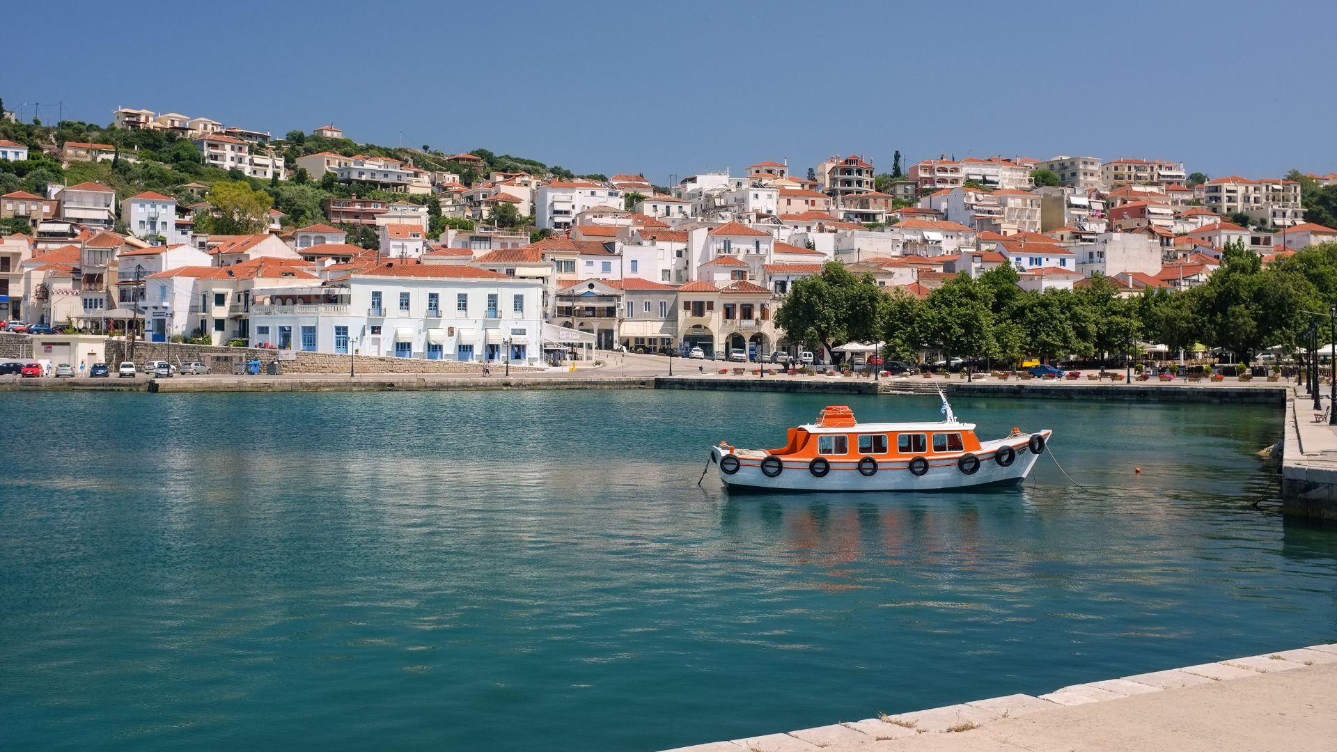 File:Pylos, Greece (21053382772).jpg