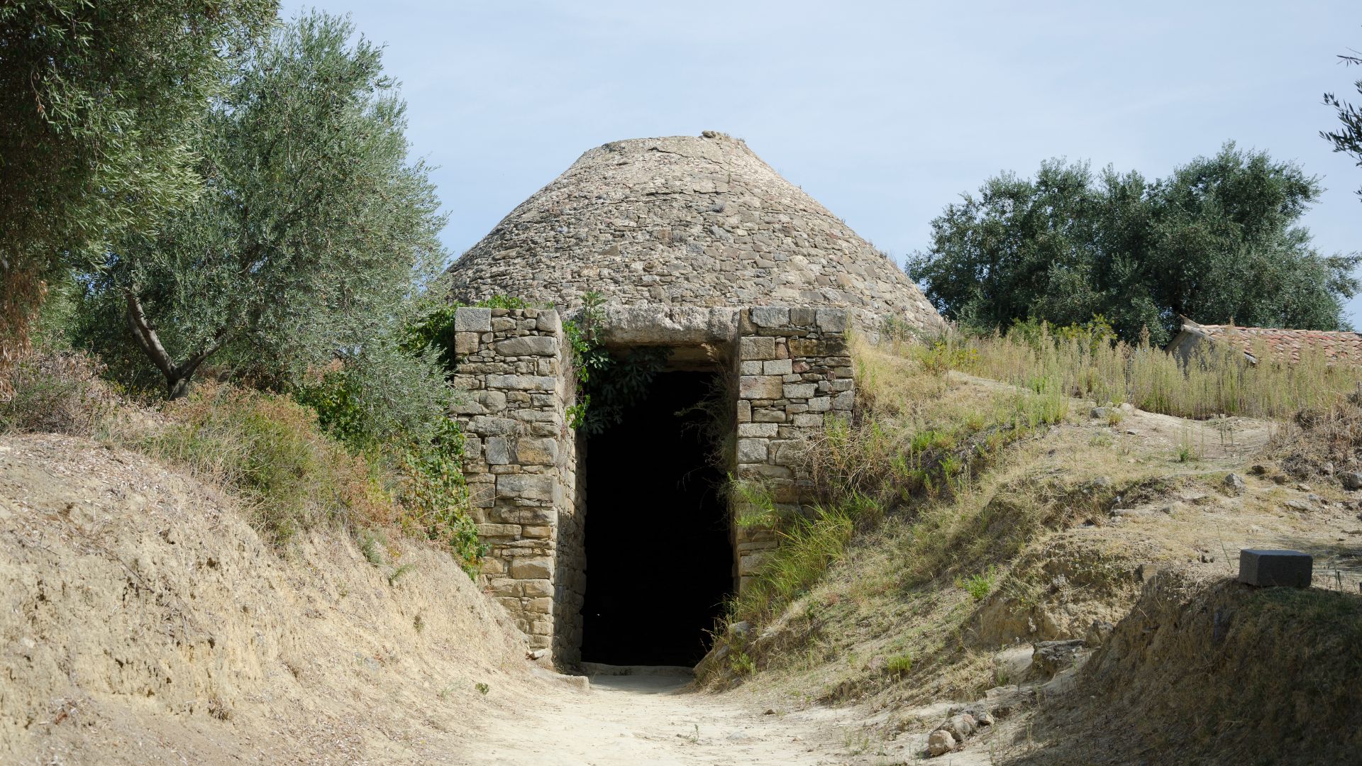 File:Palace of Nestor mausoleum (1).jpg