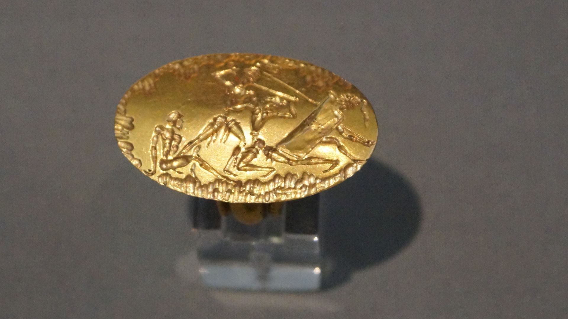 File:Findings from Grave IV (Grave Circle A) 6.JPG