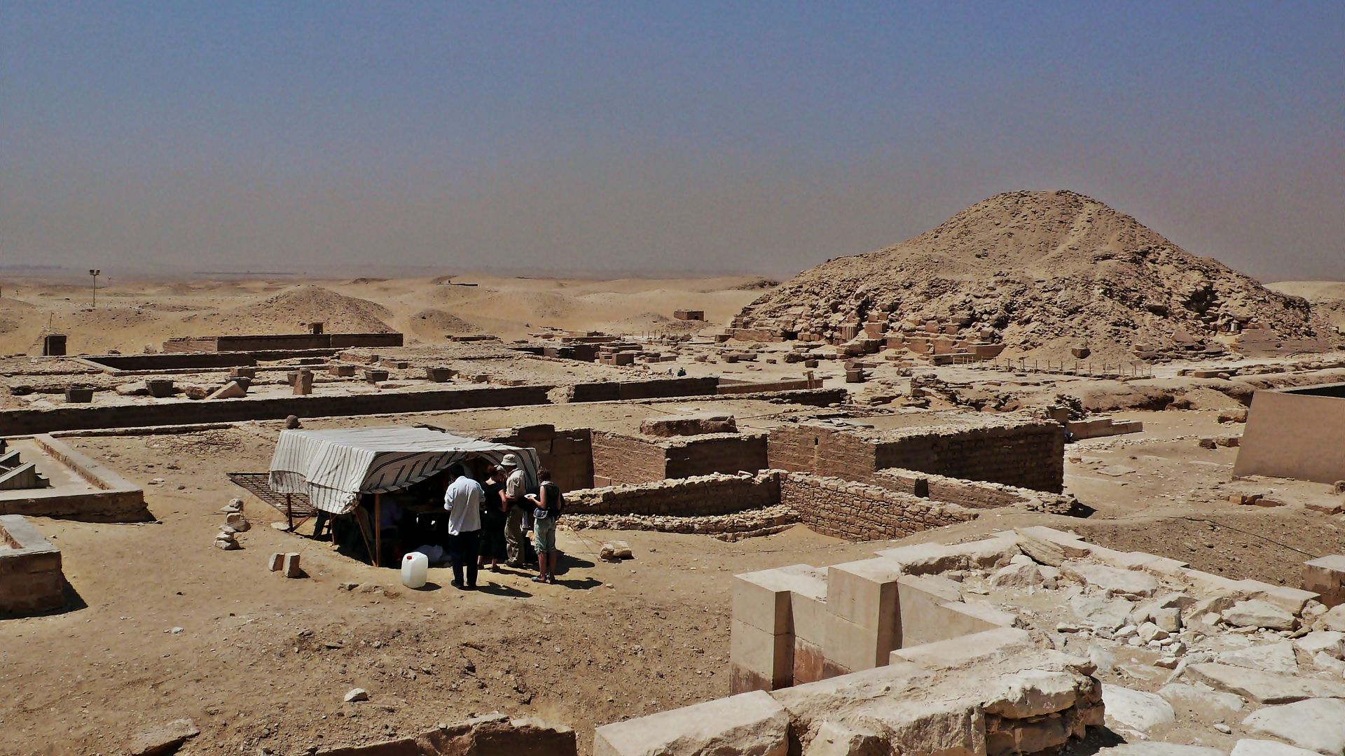File:Escabaciones en saqqara-2007 (2).JPG