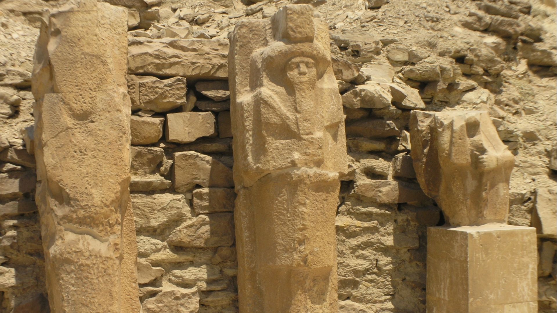 File:Saqqara - Pyramid of Djoser complex - Heb-sed Court - 3 unfinished Osirian statues.JPG