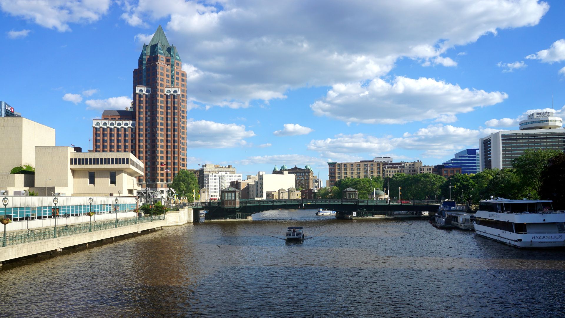 File:Milwaukee June 2022 25 (Milwaukee River).jpg