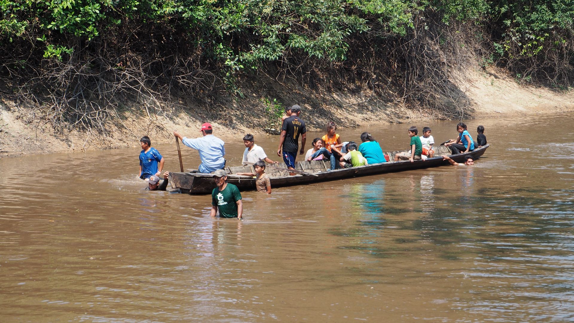 File:Siriono people hunting turtles 2.jpg