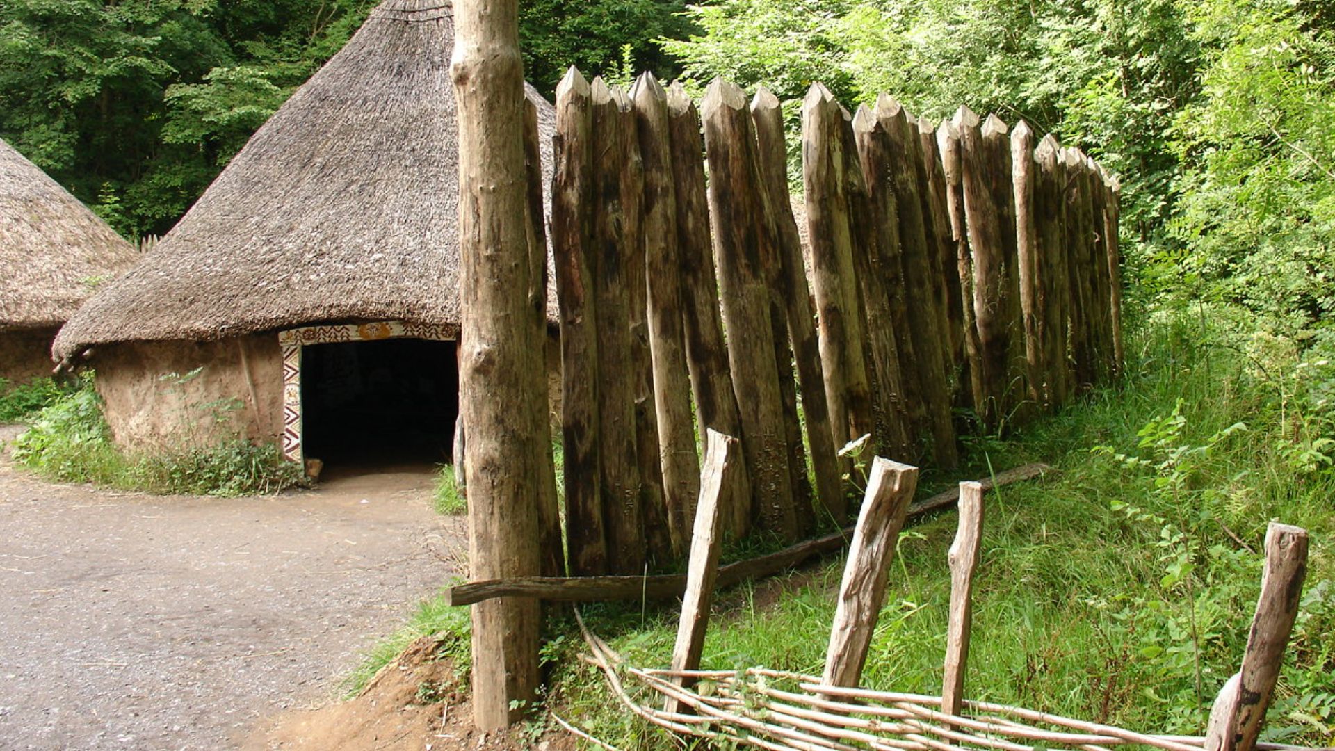 File:St Fagans Celtic village palisade.jpg