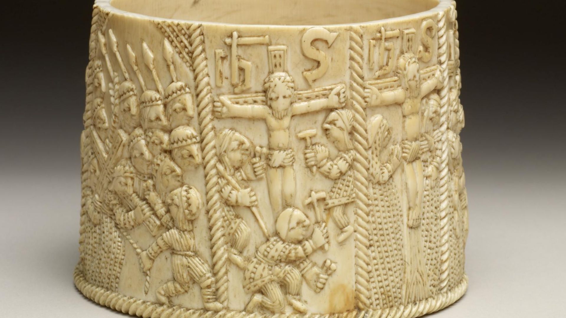 File:Sierra Leonian - Ivory Pyx with Scenes from the Passion of Christ - Walters 71108 - View D.jpg
