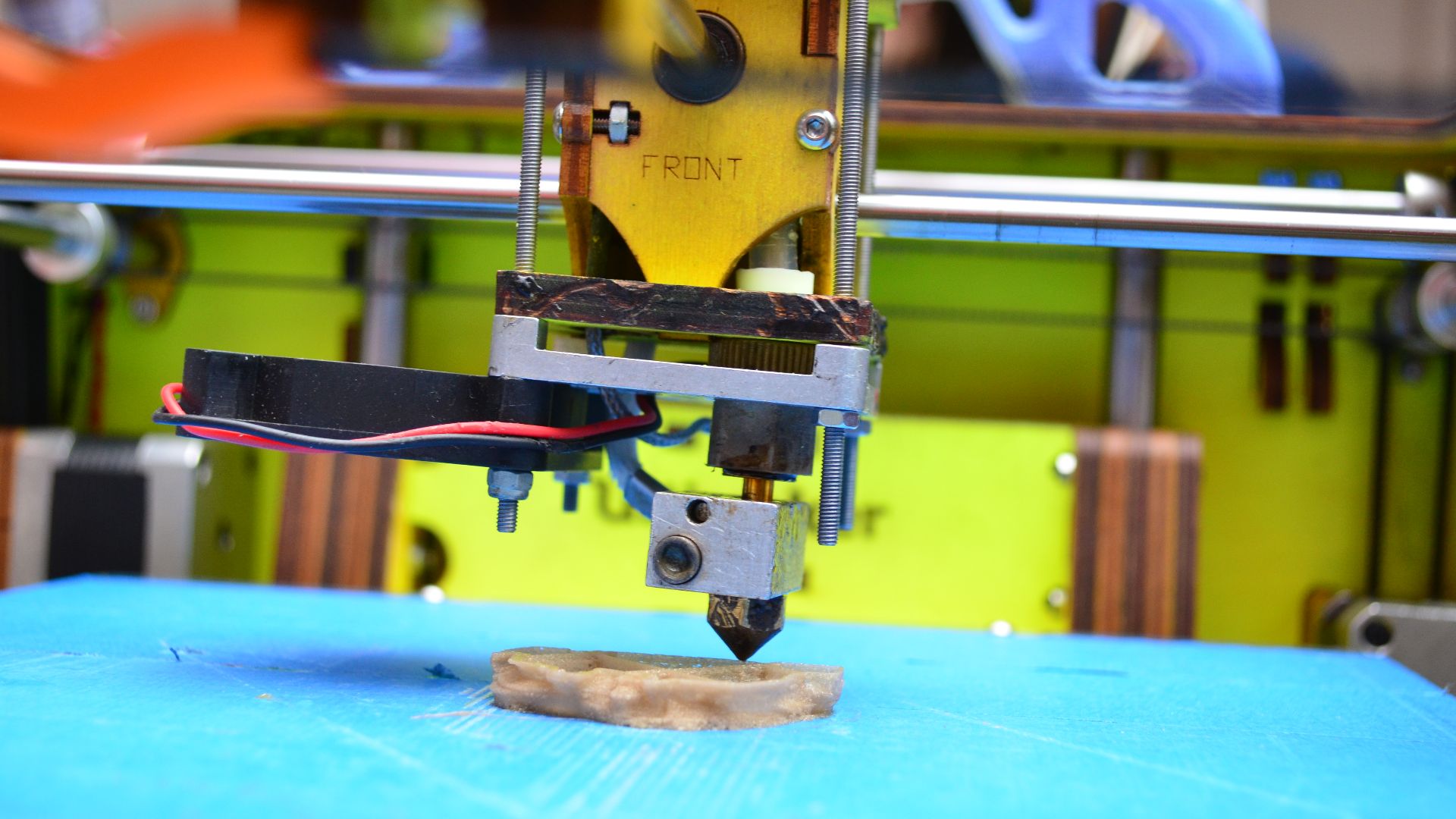 File:Printing with a 3D printer at Makers Party Bangalore 2013 11.JPG