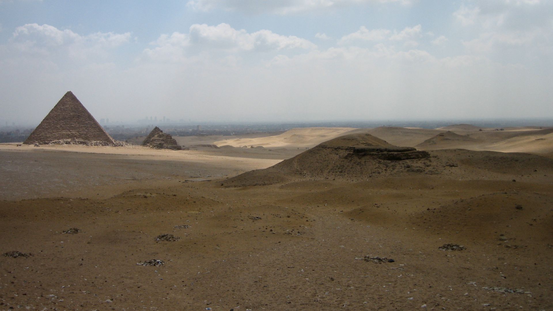 File:Giza Plateau (2428336936).jpg