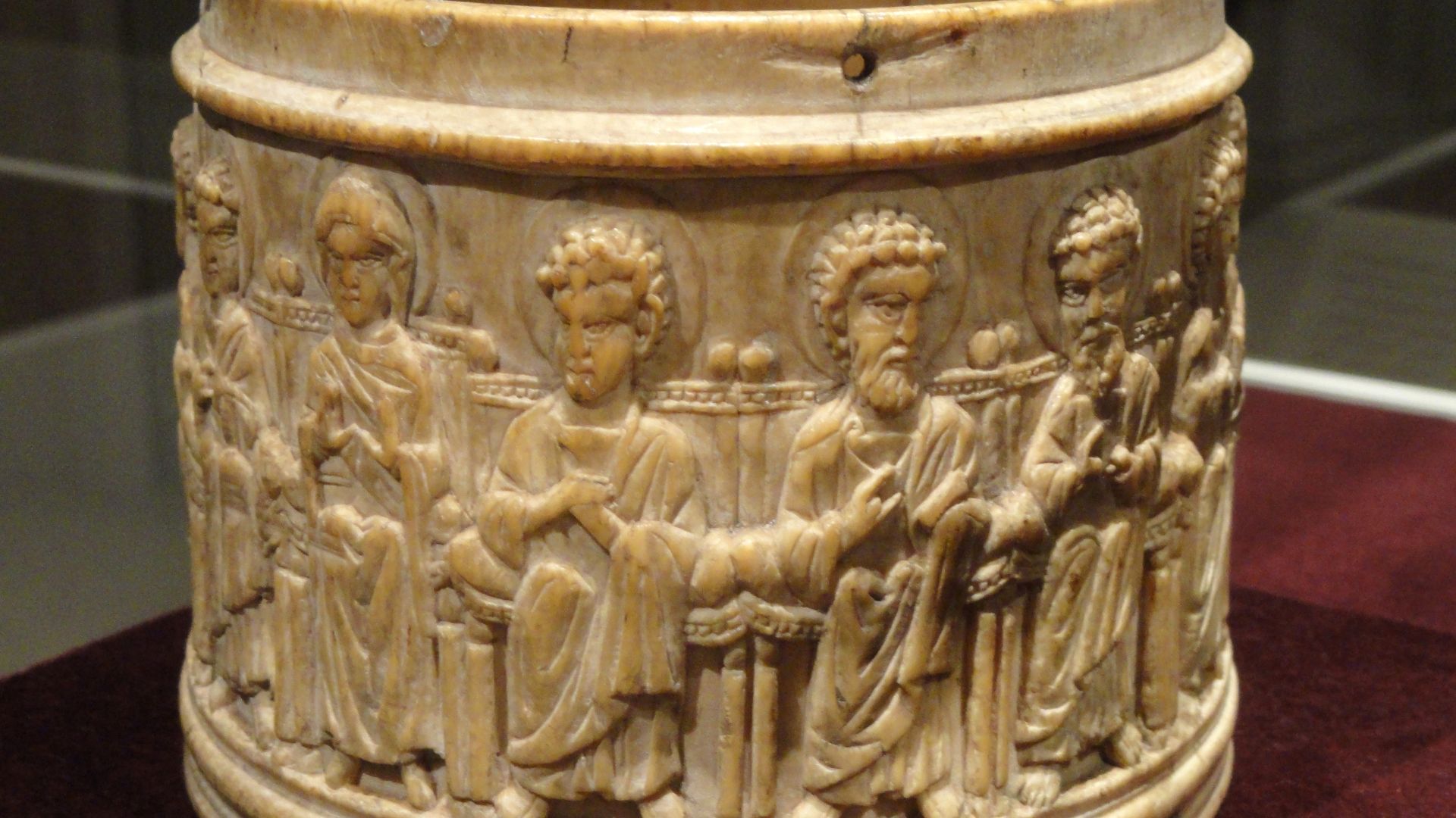 File:Apostles Pyx, about 980-1010 AD, Byzantine, Constantinople, ivory - Cleveland Museum of Art - DSC08394.JPG