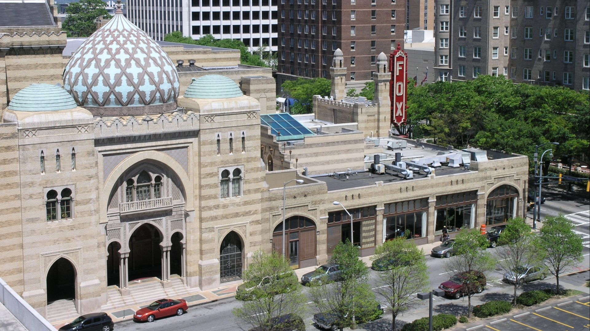 File:Side and elevated view of Fabulous Fox Threater.JPG