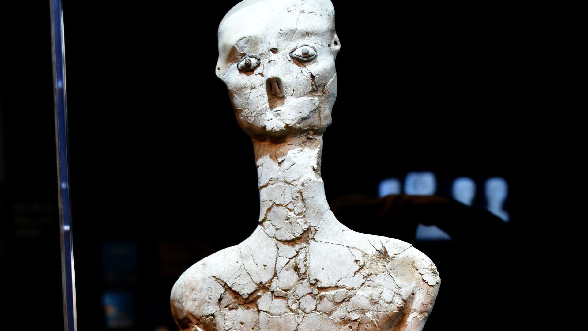 File:Human Ain Ghazal statue, the Jordan Museum, Amman.jpg