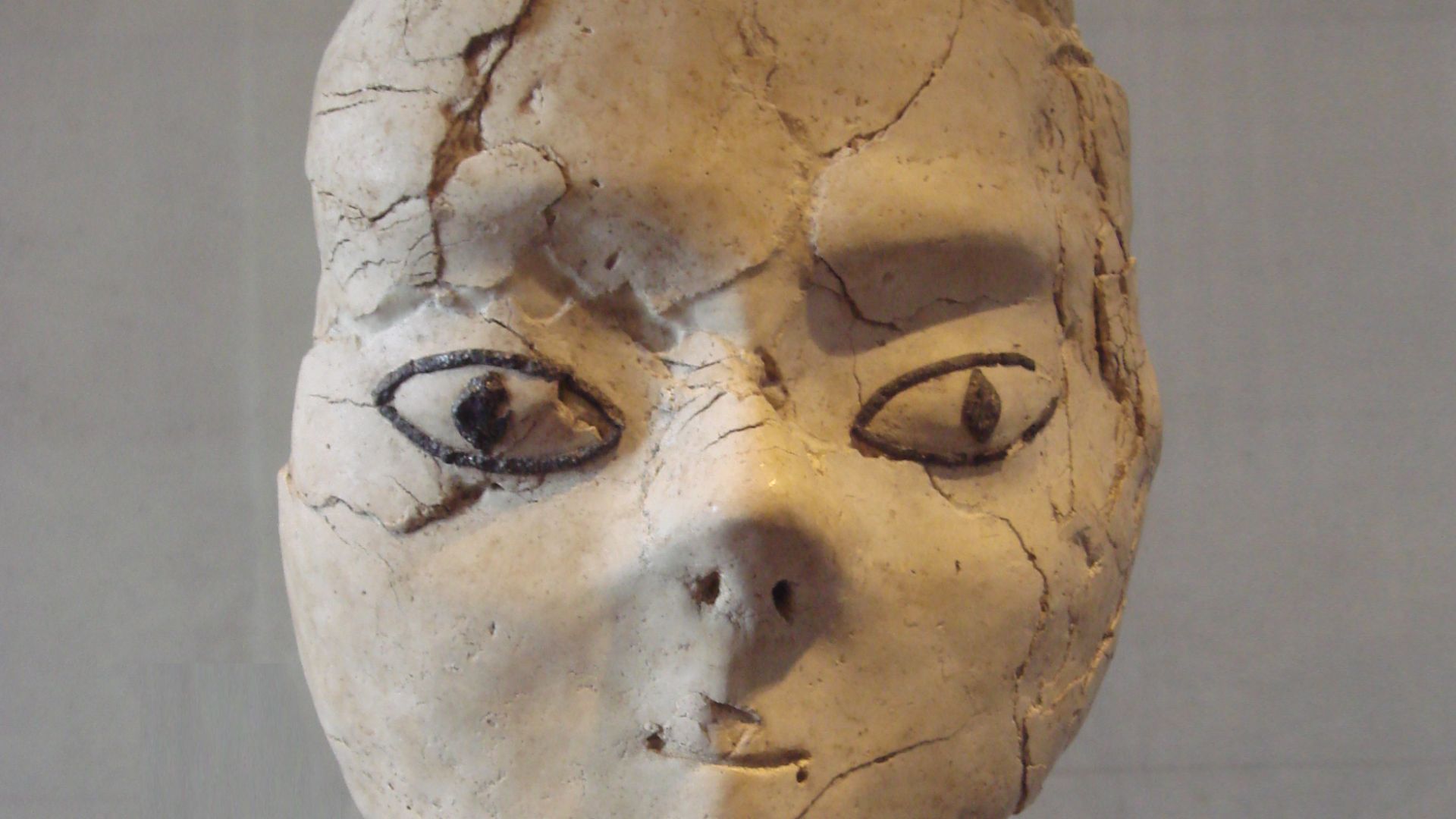 File:Ain Ghazal statue frontal.jpg