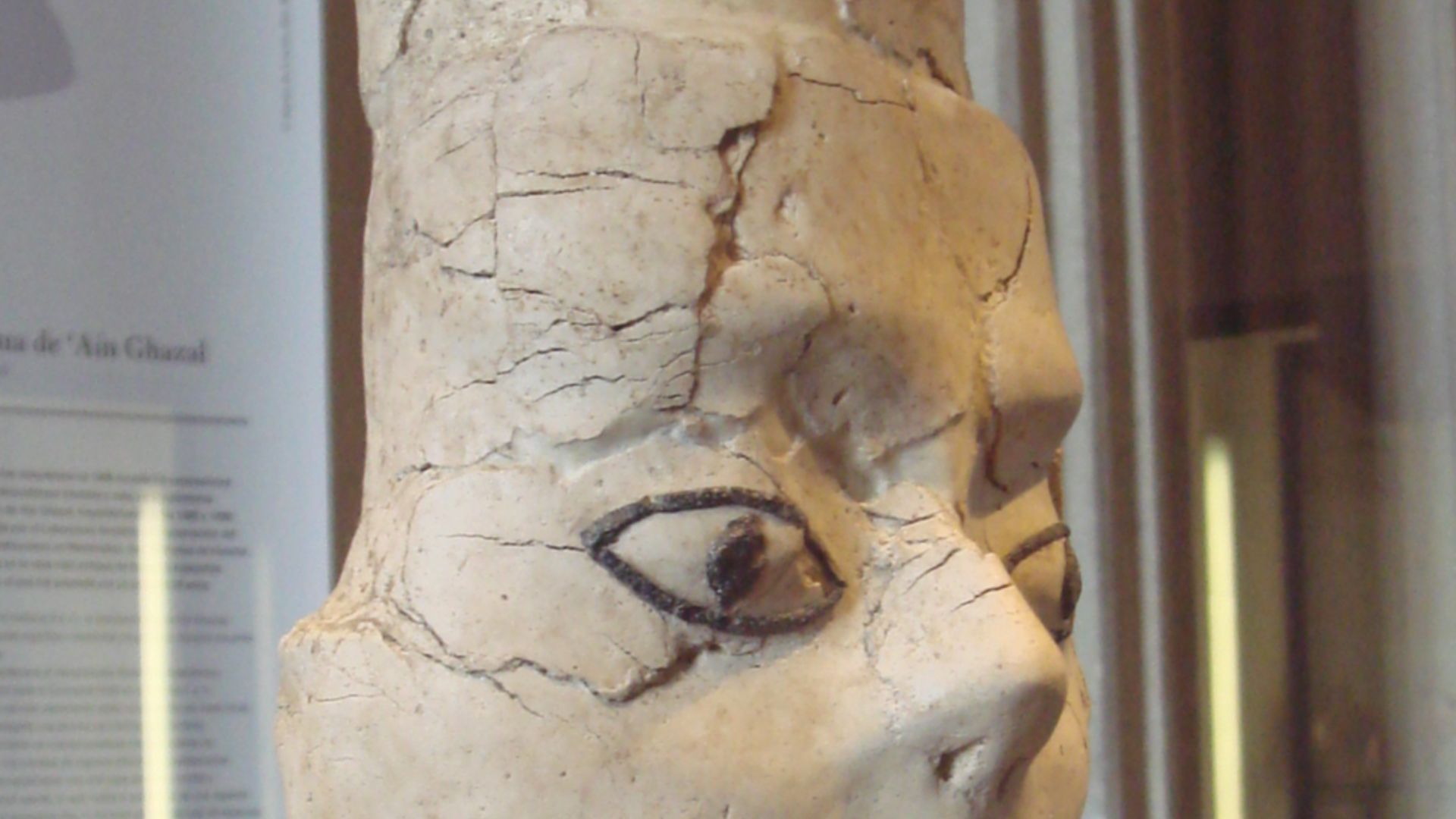 File:Ain Ghazal statue right profile.jpg