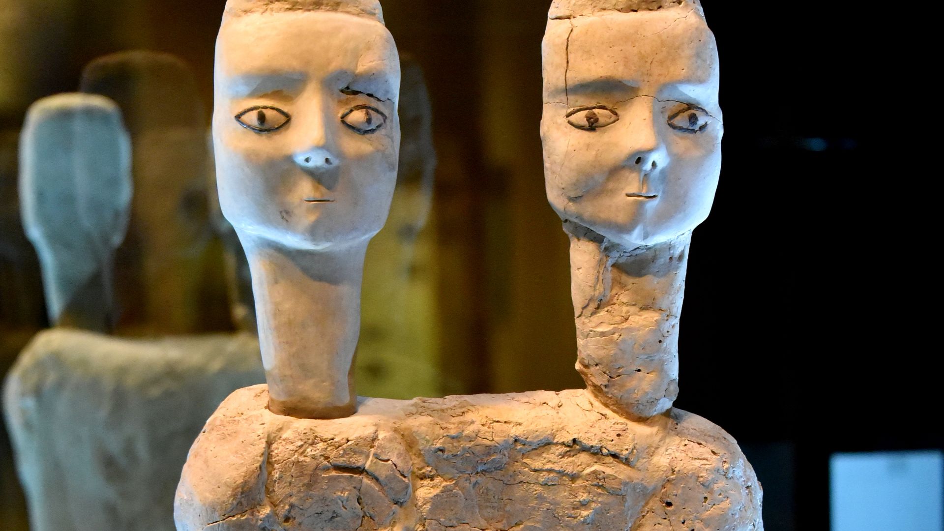 File:Two-headed statue from Ain Ghazal, Jordan Museum, Amman.jpg