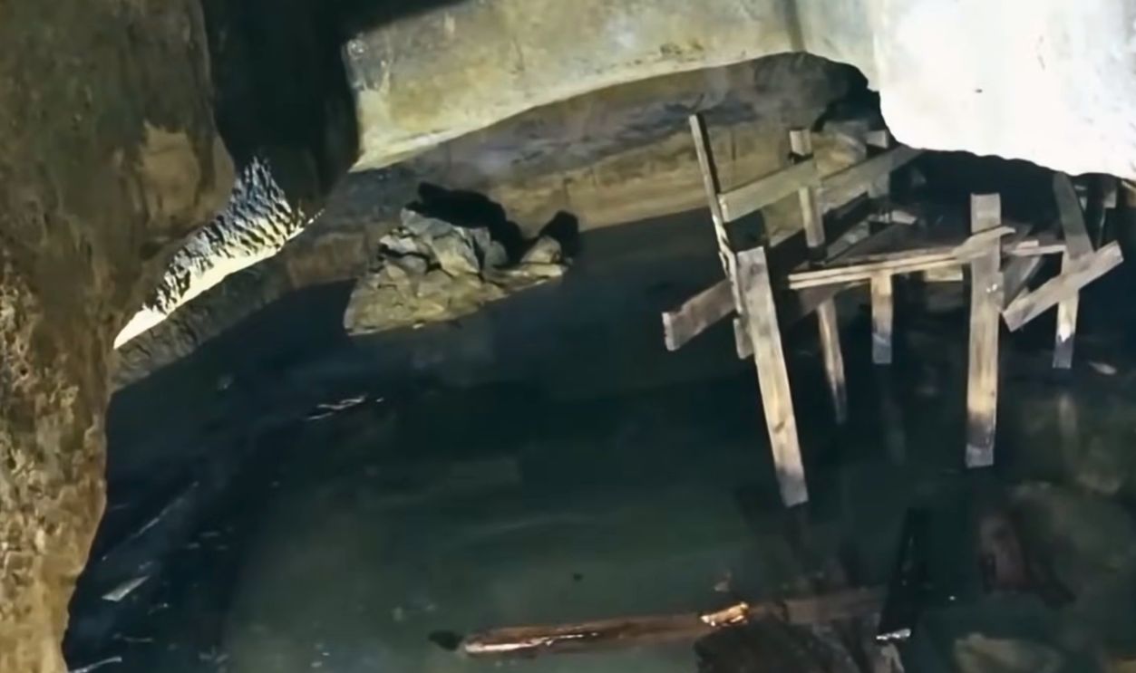 Water Inside Osiris Shaft