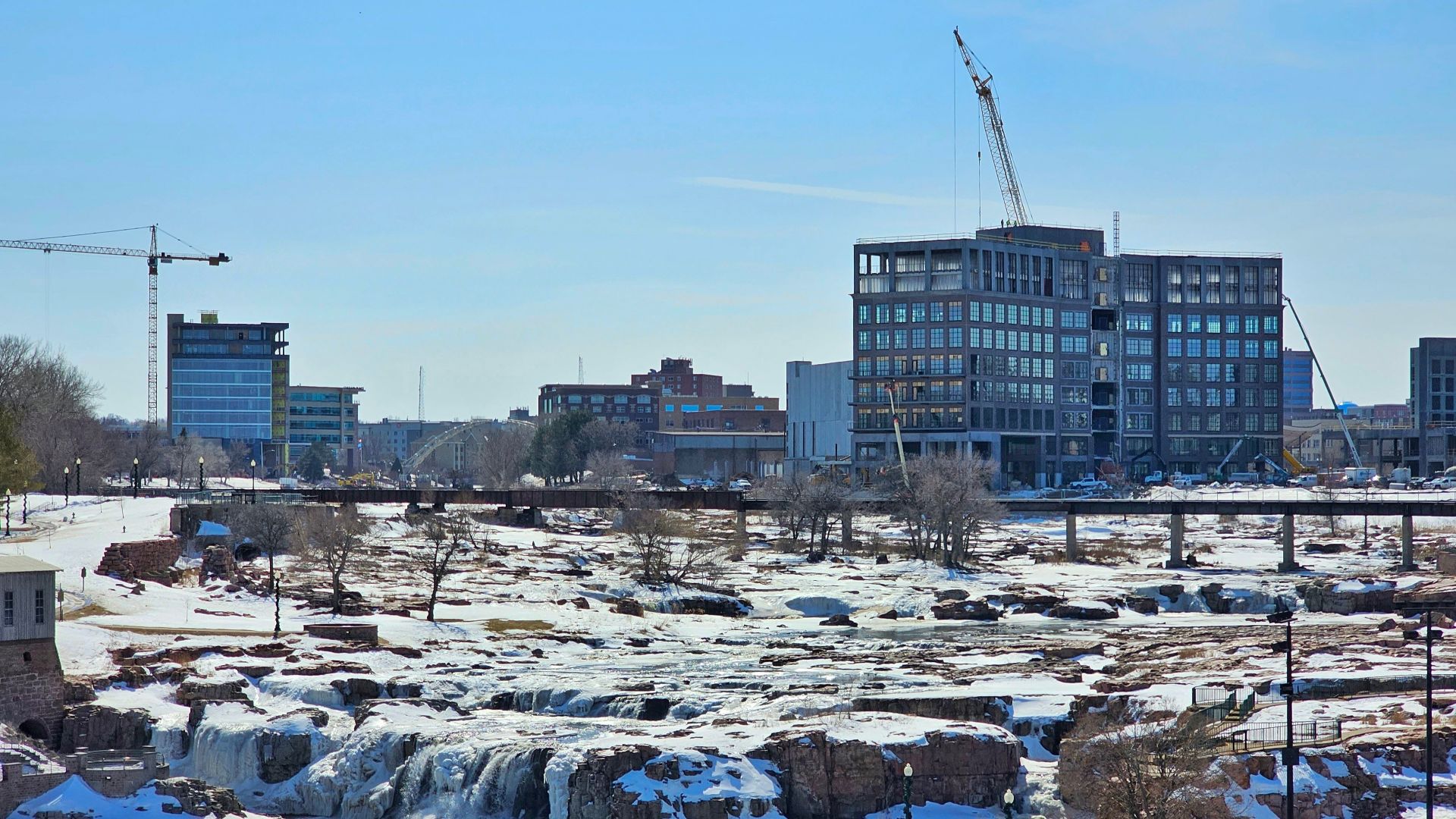 File:Sioux Falls Skyline and Falls Park 03-20-23 (cropped).jpg
