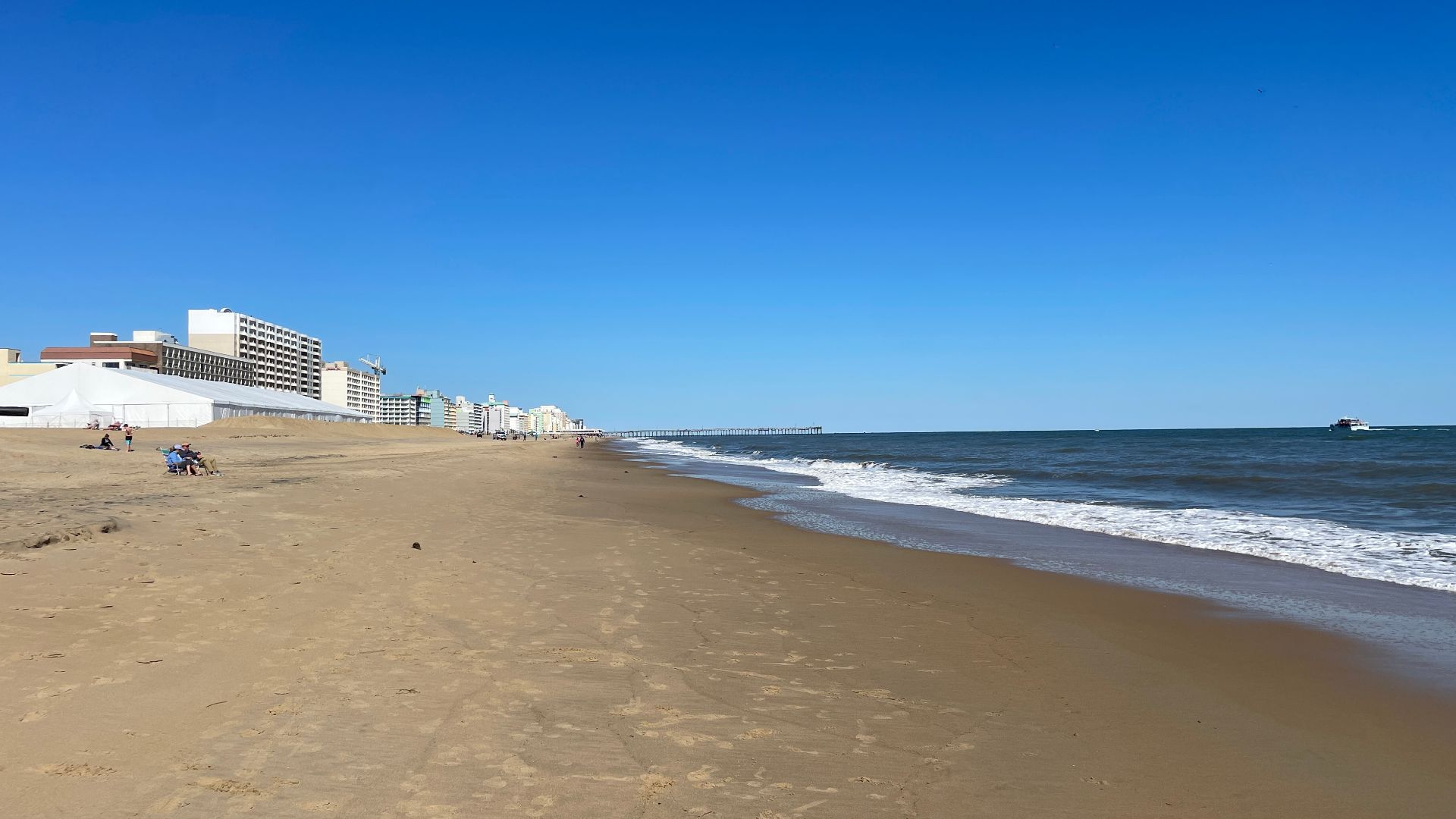 File:Beach at Virginia Beach Oceanfront 05.jpg